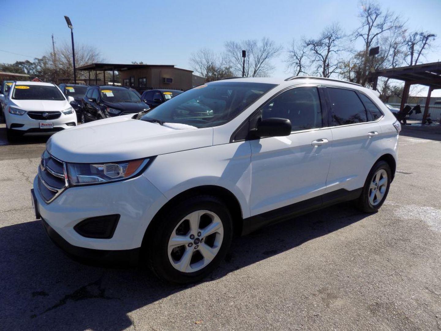 2018 WHITE FORD EDGE SE (2FMPK3G93JB) with an 2.0L engine, Automatic transmission, located at 830 E. Canino Rd., Houston, TX, 77037, (281) 405-0440, 38.358219, -81.729942 - Photo#6
