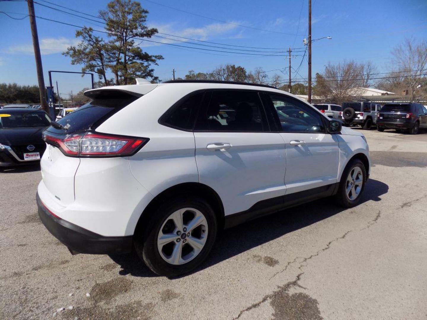 2018 WHITE FORD EDGE SE (2FMPK3G93JB) with an 2.0L engine, Automatic transmission, located at 830 E. Canino Rd., Houston, TX, 77037, (281) 405-0440, 38.358219, -81.729942 - Photo#8