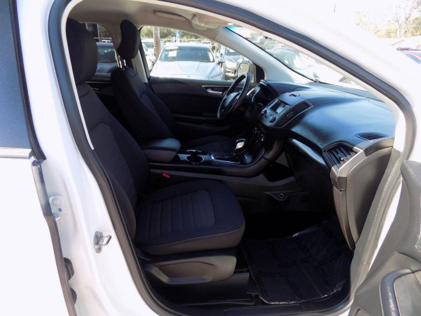 2018 WHITE FORD EDGE SE (2FMPK3G93JB) with an 2.0L engine, Automatic transmission, located at 830 E. Canino Rd., Houston, TX, 77037, (281) 405-0440, 38.358219, -81.729942 - Photo#10