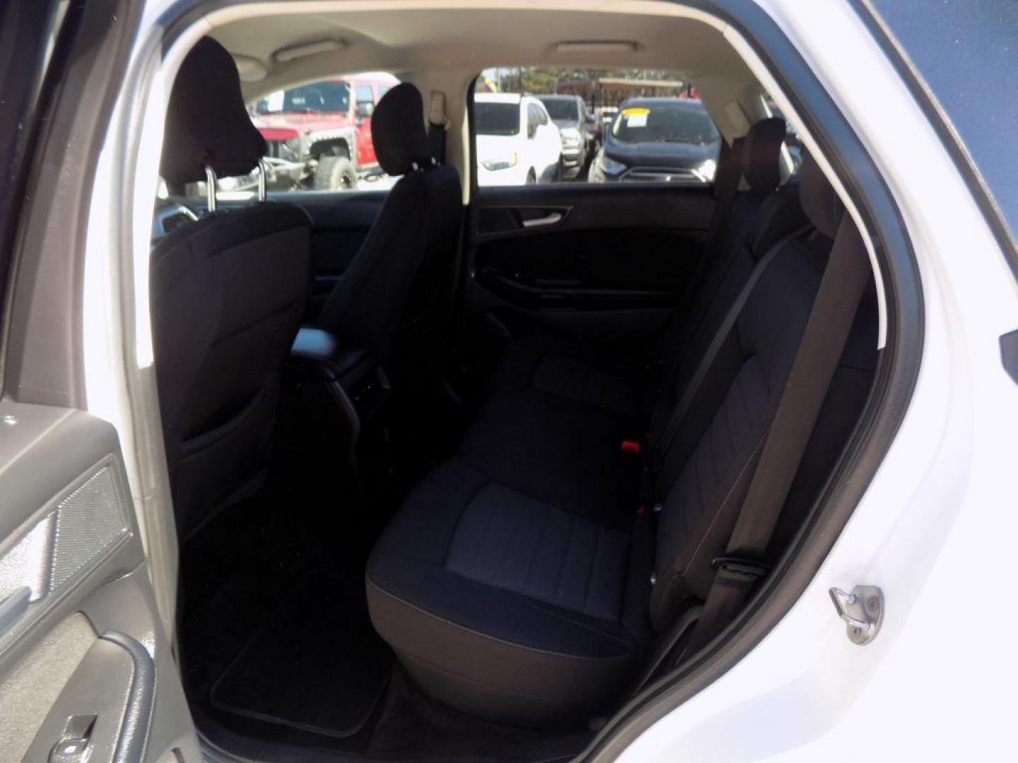2018 WHITE FORD EDGE SE (2FMPK3G93JB) with an 2.0L engine, Automatic transmission, located at 830 E. Canino Rd., Houston, TX, 77037, (281) 405-0440, 38.358219, -81.729942 - Photo#13