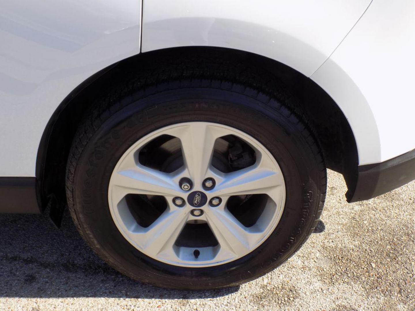 2018 WHITE FORD EDGE SE (2FMPK3G93JB) with an 2.0L engine, Automatic transmission, located at 830 E. Canino Rd., Houston, TX, 77037, (281) 405-0440, 38.358219, -81.729942 - Photo#17
