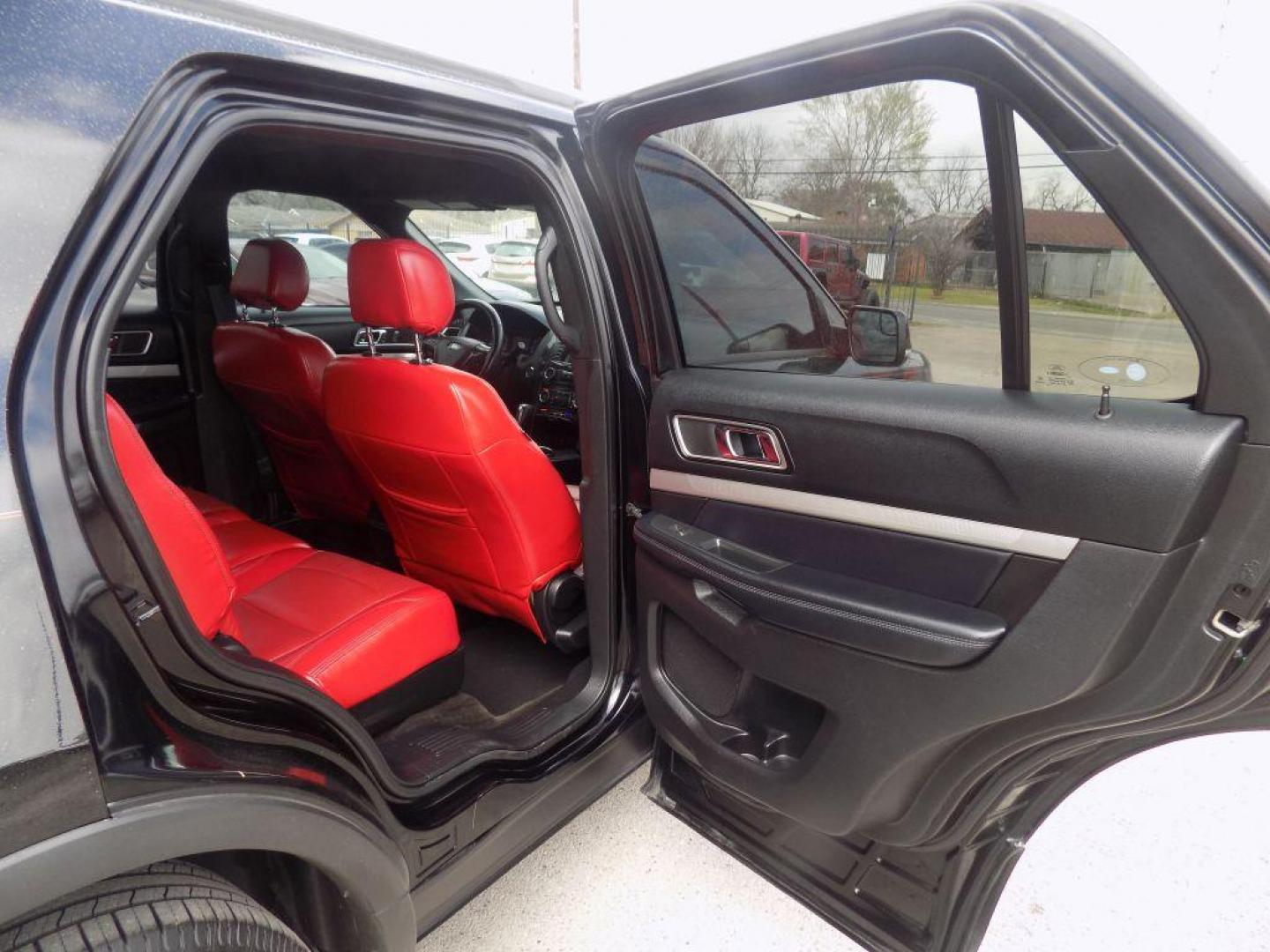 2017 BLACK FORD EXPLORER XLT (1FM5K7D81HG) with an 3.5L engine, Automatic transmission, located at 830 E. Canino Rd., Houston, TX, 77037, (281) 405-0440, 38.358219, -81.729942 - Photo#10