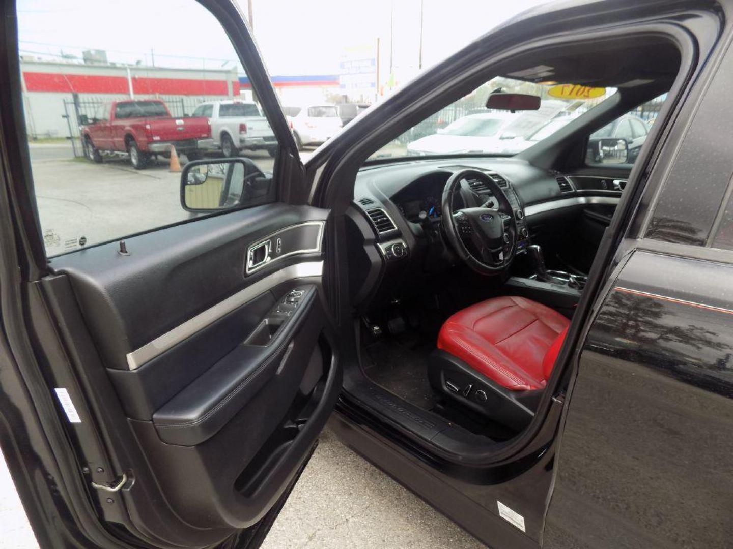 2017 BLACK FORD EXPLORER XLT (1FM5K7D81HG) with an 3.5L engine, Automatic transmission, located at 830 E. Canino Rd., Houston, TX, 77037, (281) 405-0440, 38.358219, -81.729942 - Photo#15
