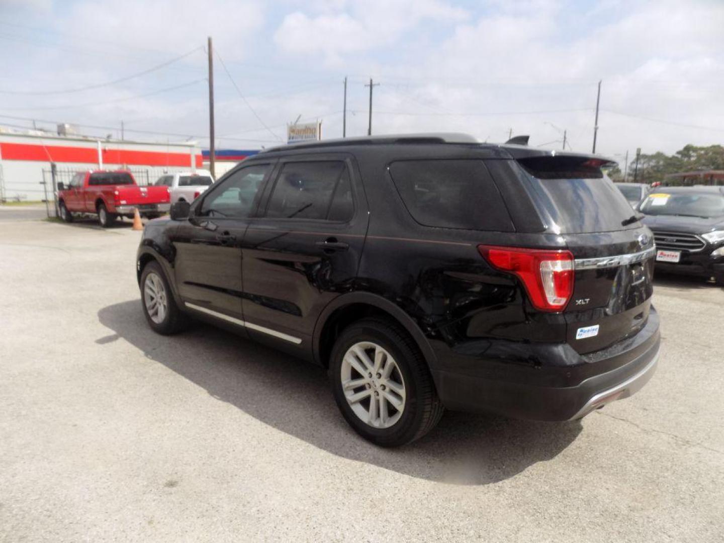 2017 BLACK FORD EXPLORER XLT (1FM5K7D81HG) with an 3.5L engine, Automatic transmission, located at 830 E. Canino Rd., Houston, TX, 77037, (281) 405-0440, 38.358219, -81.729942 - Photo#4