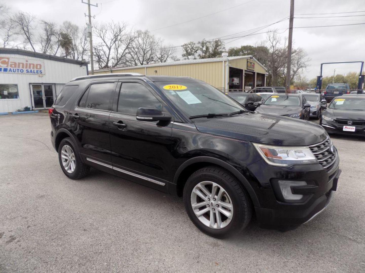 2017 BLACK FORD EXPLORER XLT (1FM5K7D81HG) with an 3.5L engine, Automatic transmission, located at 830 E. Canino Rd., Houston, TX, 77037, (281) 405-0440, 38.358219, -81.729942 - Photo#6