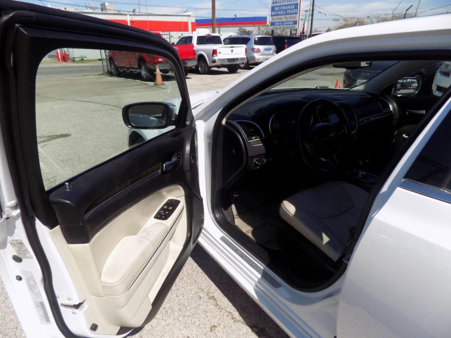 2016 WHITE CHRYSLER 300C (2C3CCAEG8GH) with an 3.6L engine, Automatic transmission, located at 830 E. Canino Rd., Houston, TX, 77037, (281) 405-0440, 38.358219, -81.729942 - Photo#15