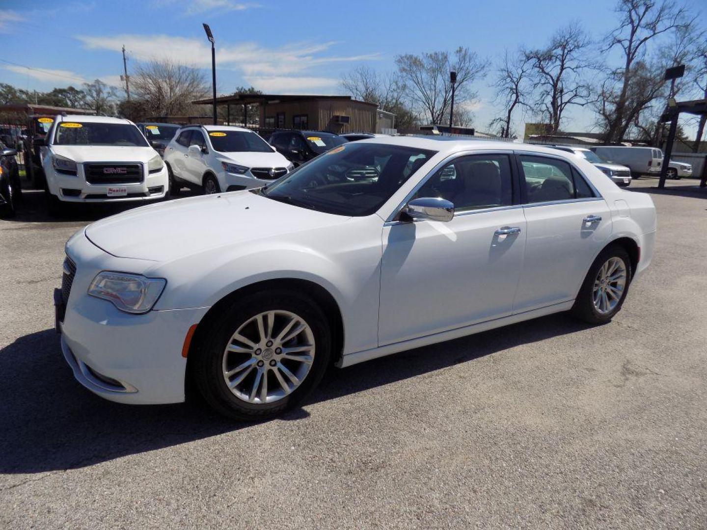 2016 WHITE CHRYSLER 300C (2C3CCAEG8GH) with an 3.6L engine, Automatic transmission, located at 830 E. Canino Rd., Houston, TX, 77037, (281) 405-0440, 38.358219, -81.729942 - Photo#5