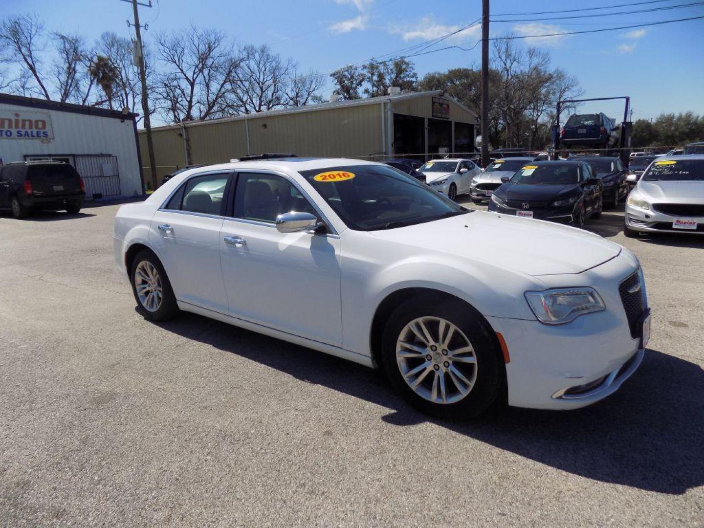 2016 WHITE CHRYSLER 300C (2C3CCAEG8GH) with an 3.6L engine, Automatic transmission, located at 830 E. Canino Rd., Houston, TX, 77037, (281) 405-0440, 38.358219, -81.729942 - Photo#6