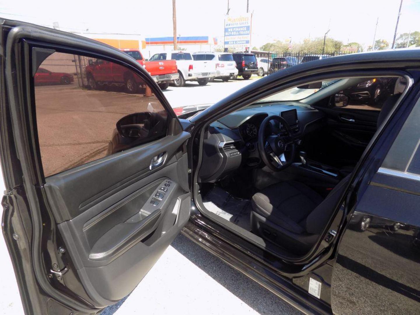 2020 BLACK NISSAN ALTIMA S (1N4BL4BV0LC) with an 2.5L engine, Continuously Variable transmission, located at 830 E. Canino Rd., Houston, TX, 77037, (281) 405-0440, 38.358219, -81.729942 - Photo#15