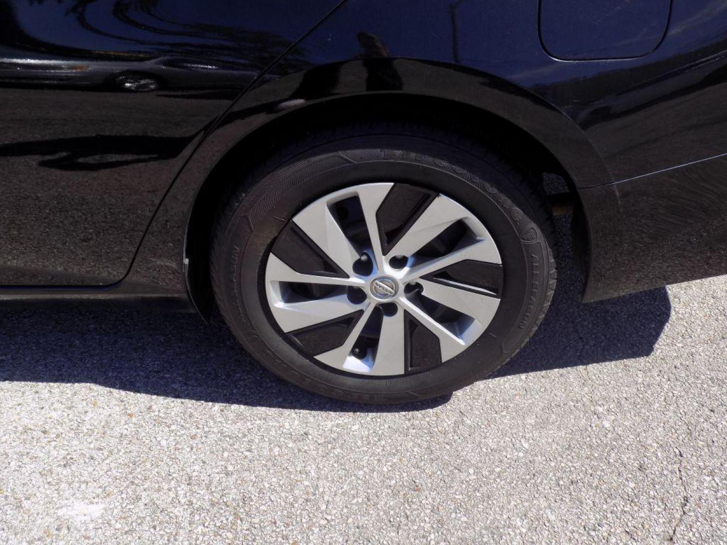 2020 BLACK NISSAN ALTIMA S (1N4BL4BV0LC) with an 2.5L engine, Continuously Variable transmission, located at 830 E. Canino Rd., Houston, TX, 77037, (281) 405-0440, 38.358219, -81.729942 - Photo#17