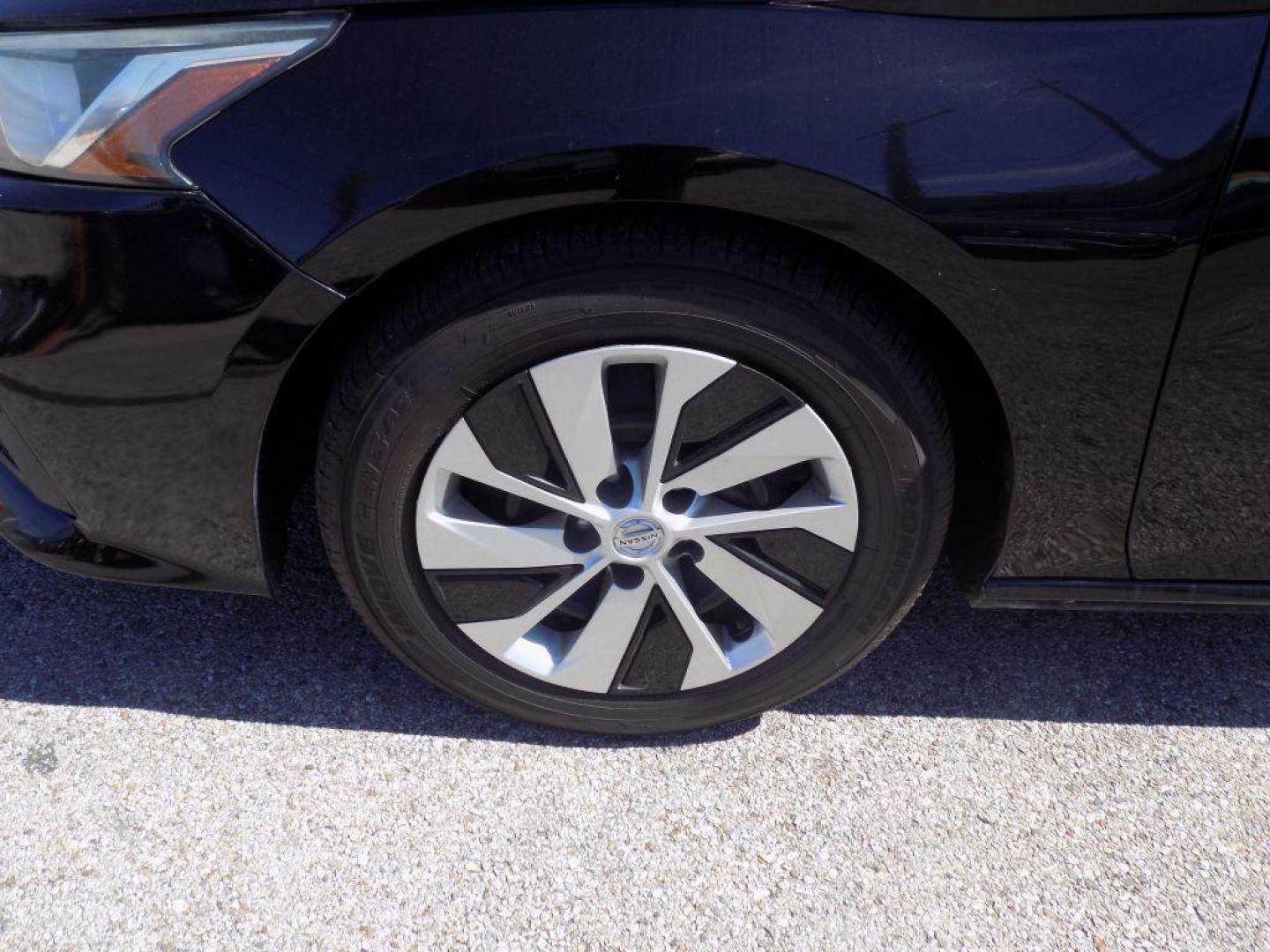 2020 BLACK NISSAN ALTIMA S (1N4BL4BV0LC) with an 2.5L engine, Continuously Variable transmission, located at 830 E. Canino Rd., Houston, TX, 77037, (281) 405-0440, 38.358219, -81.729942 - Photo#18
