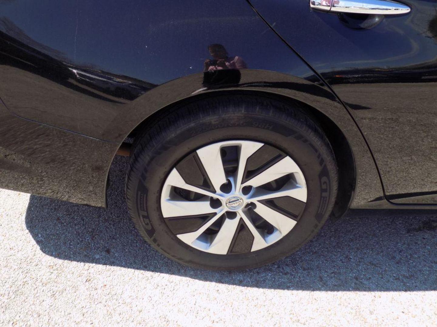 2020 BLACK NISSAN ALTIMA S (1N4BL4BV0LC) with an 2.5L engine, Continuously Variable transmission, located at 830 E. Canino Rd., Houston, TX, 77037, (281) 405-0440, 38.358219, -81.729942 - Photo#20