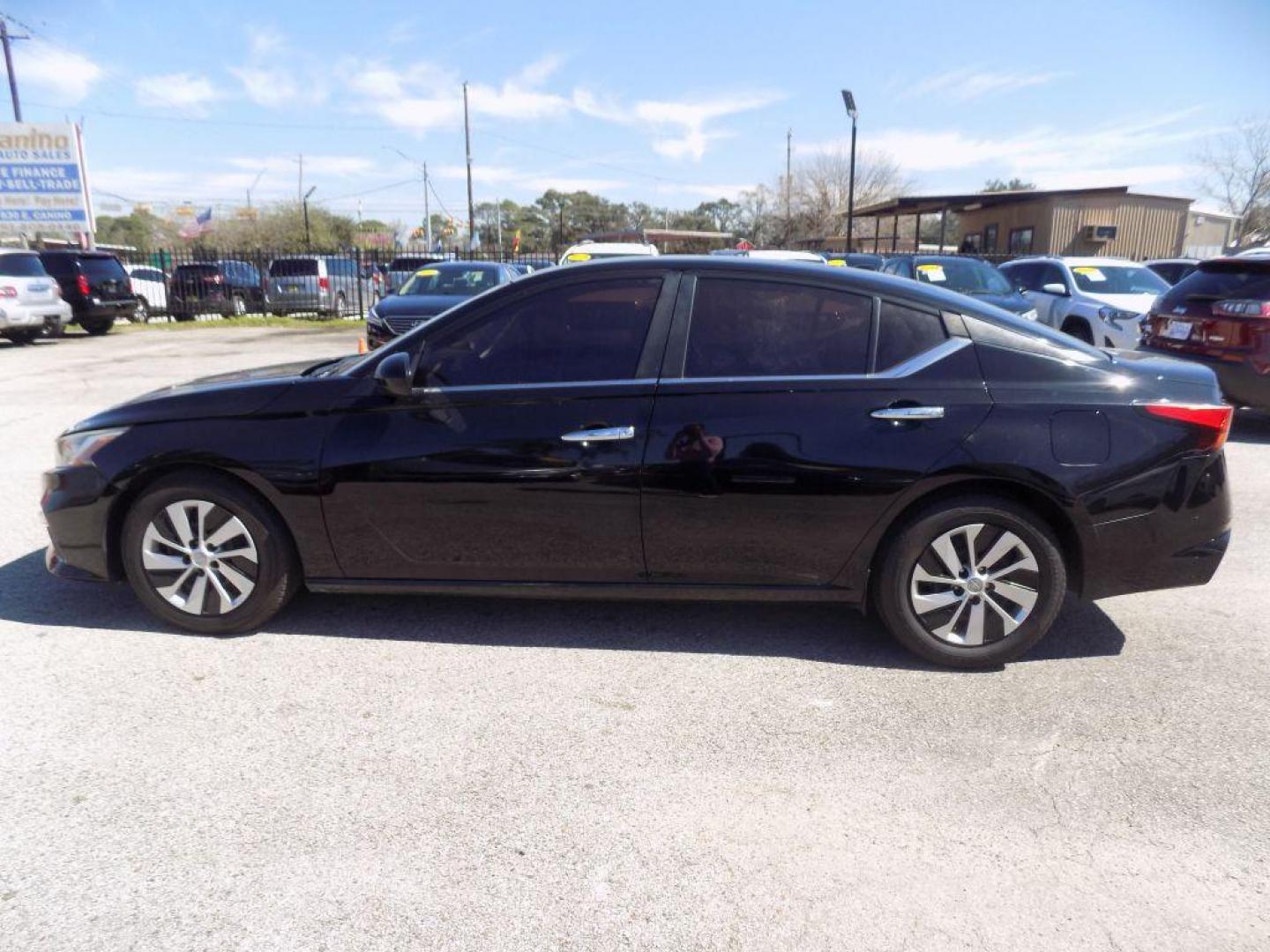 2020 BLACK NISSAN ALTIMA S (1N4BL4BV0LC) with an 2.5L engine, Continuously Variable transmission, located at 830 E. Canino Rd., Houston, TX, 77037, (281) 405-0440, 38.358219, -81.729942 - Photo#3
