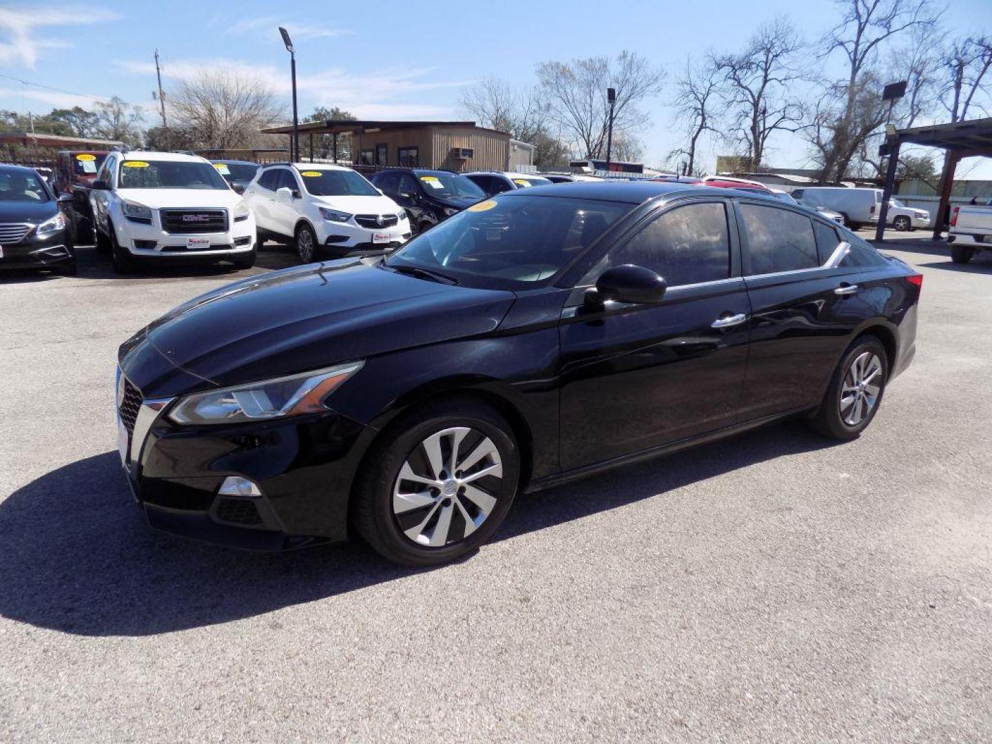 2020 BLACK NISSAN ALTIMA S (1N4BL4BV0LC) with an 2.5L engine, Continuously Variable transmission, located at 830 E. Canino Rd., Houston, TX, 77037, (281) 405-0440, 38.358219, -81.729942 - Photo#5