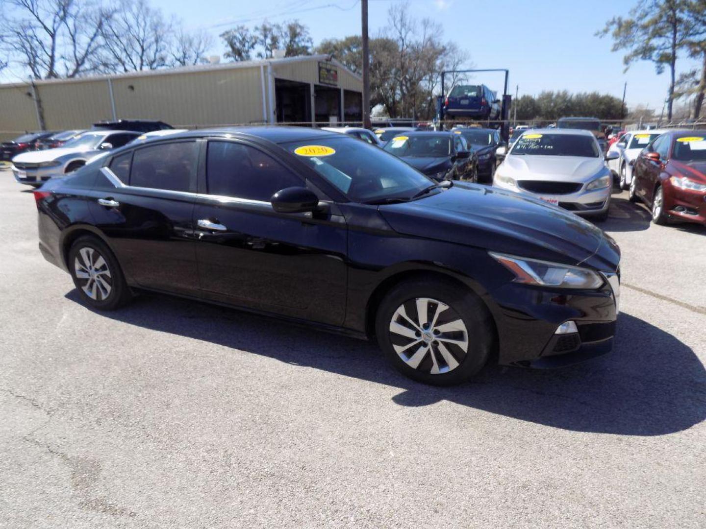 2020 BLACK NISSAN ALTIMA S (1N4BL4BV0LC) with an 2.5L engine, Continuously Variable transmission, located at 830 E. Canino Rd., Houston, TX, 77037, (281) 405-0440, 38.358219, -81.729942 - Photo#6
