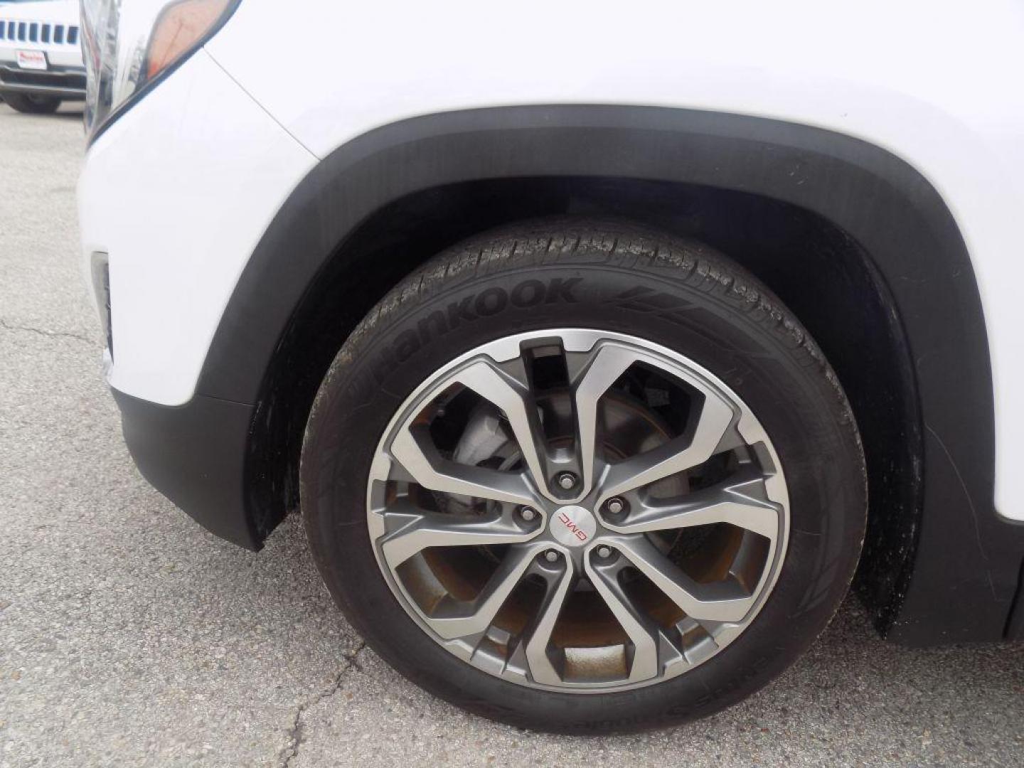 2019 WHITE GMC TERRAIN SLT (3GKALPEV1KL) with an 1.5L engine, Automatic transmission, located at 830 E. Canino Rd., Houston, TX, 77037, (281) 405-0440, 38.358219, -81.729942 - Photo#10