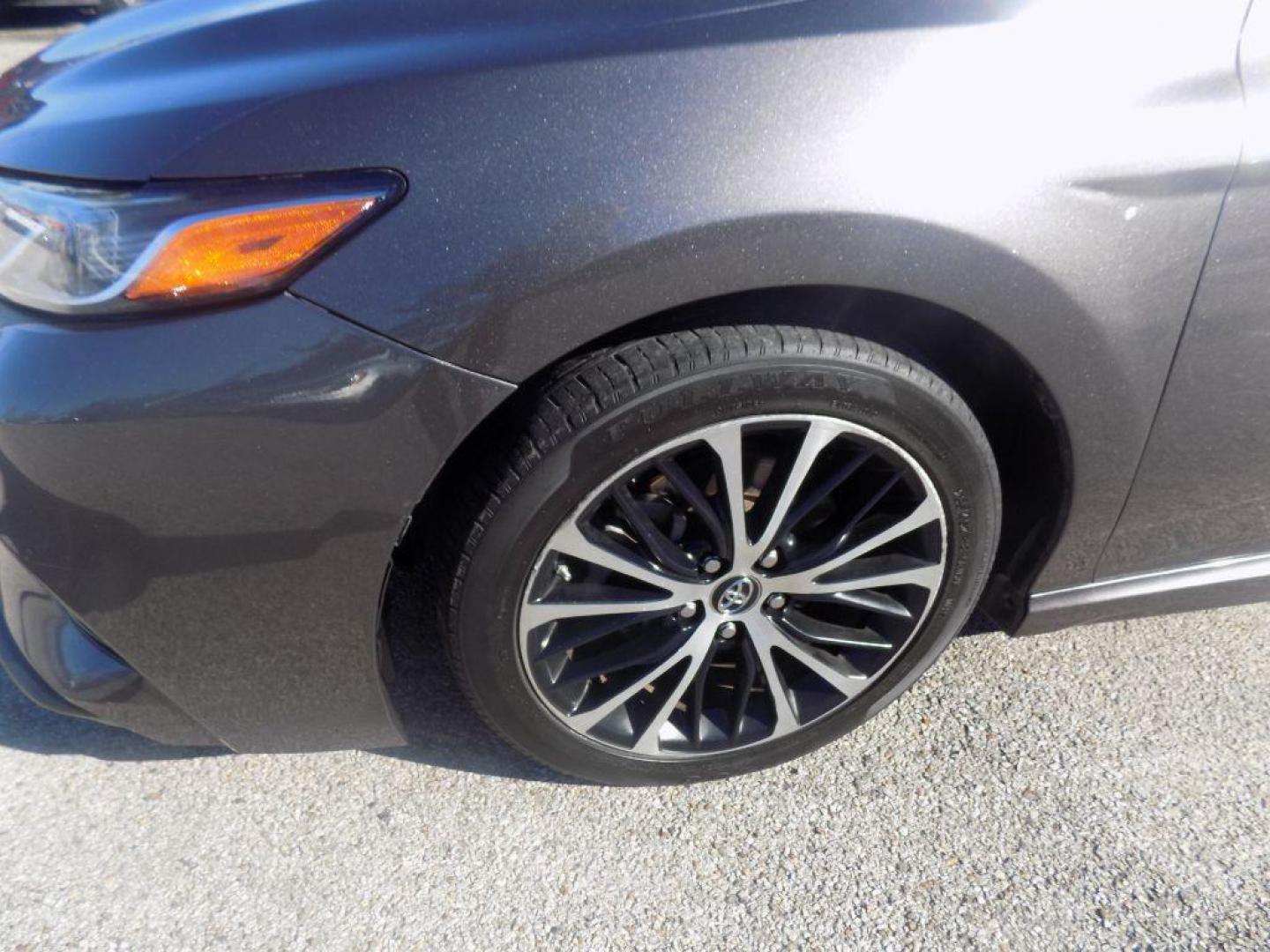 2019 GRAY TOYOTA CAMRY L (4T1B11HKXKU) with an 2.5L engine, Automatic transmission, located at 830 E. Canino Rd., Houston, TX, 77037, (281) 405-0440, 38.358219, -81.729942 - Photo#9