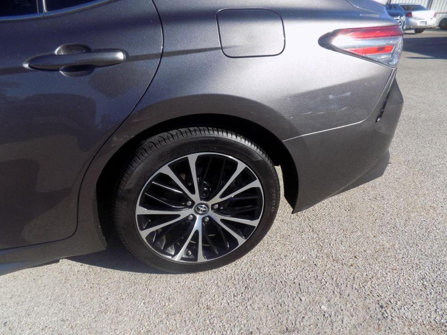 2019 GRAY TOYOTA CAMRY L (4T1B11HKXKU) with an 2.5L engine, Automatic transmission, located at 830 E. Canino Rd., Houston, TX, 77037, (281) 405-0440, 38.358219, -81.729942 - Photo#10