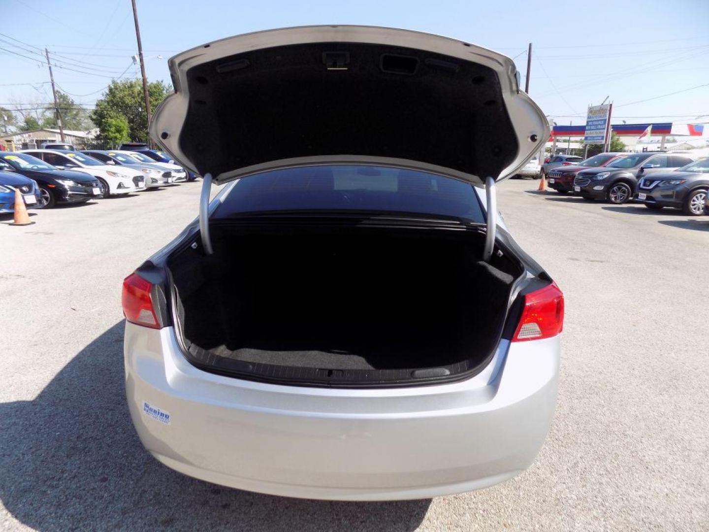 2019 SILVER CHEVROLET IMPALA LT (1G11Z5S37KU) with an 3.6L engine, Automatic transmission, located at 830 E. Canino Rd., Houston, TX, 77037, (281) 405-0440, 38.358219, -81.729942 - Photo#10