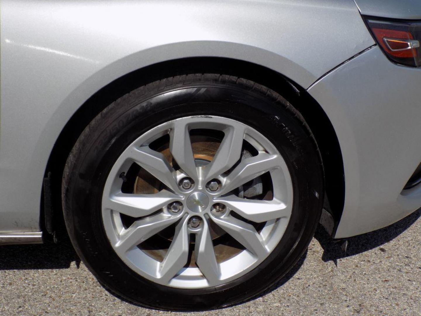 2019 SILVER CHEVROLET IMPALA LT (1G11Z5S37KU) with an 3.6L engine, Automatic transmission, located at 830 E. Canino Rd., Houston, TX, 77037, (281) 405-0440, 38.358219, -81.729942 - Photo#14