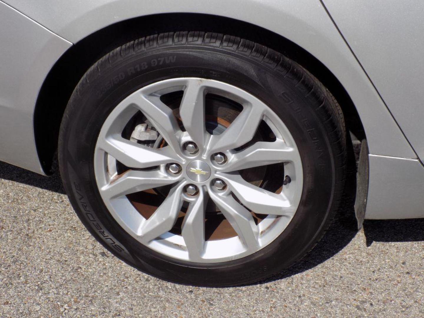 2019 SILVER CHEVROLET IMPALA LT (1G11Z5S37KU) with an 3.6L engine, Automatic transmission, located at 830 E. Canino Rd., Houston, TX, 77037, (281) 405-0440, 38.358219, -81.729942 - Photo#15