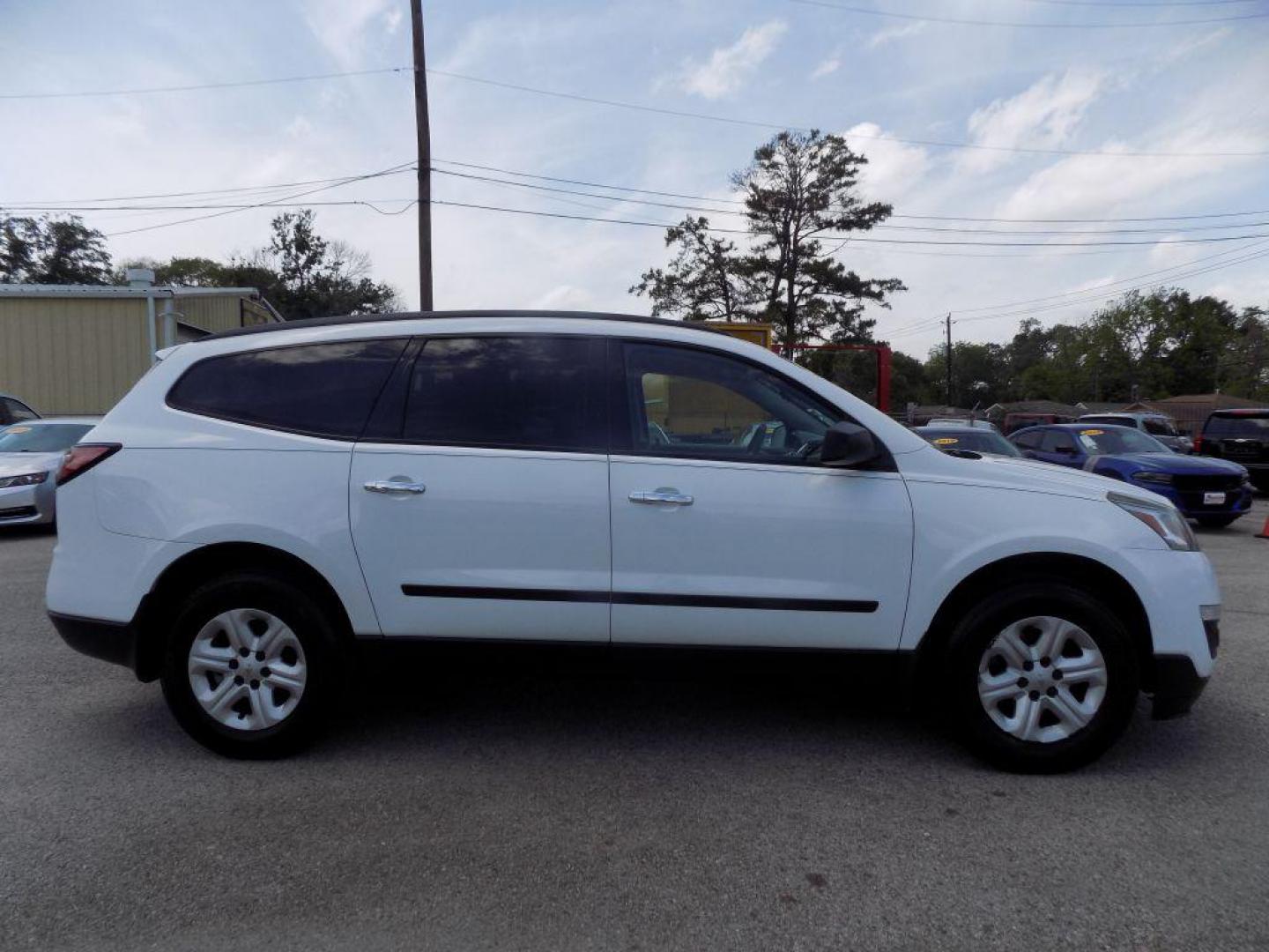 2017 WHITE CHEVROLET TRAVERSE LS (1GNKRFKD8HJ) with an 3.6L engine, Automatic transmission, located at 830 E. Canino Rd., Houston, TX, 77037, (281) 405-0440, 38.358219, -81.729942 - Photo#1
