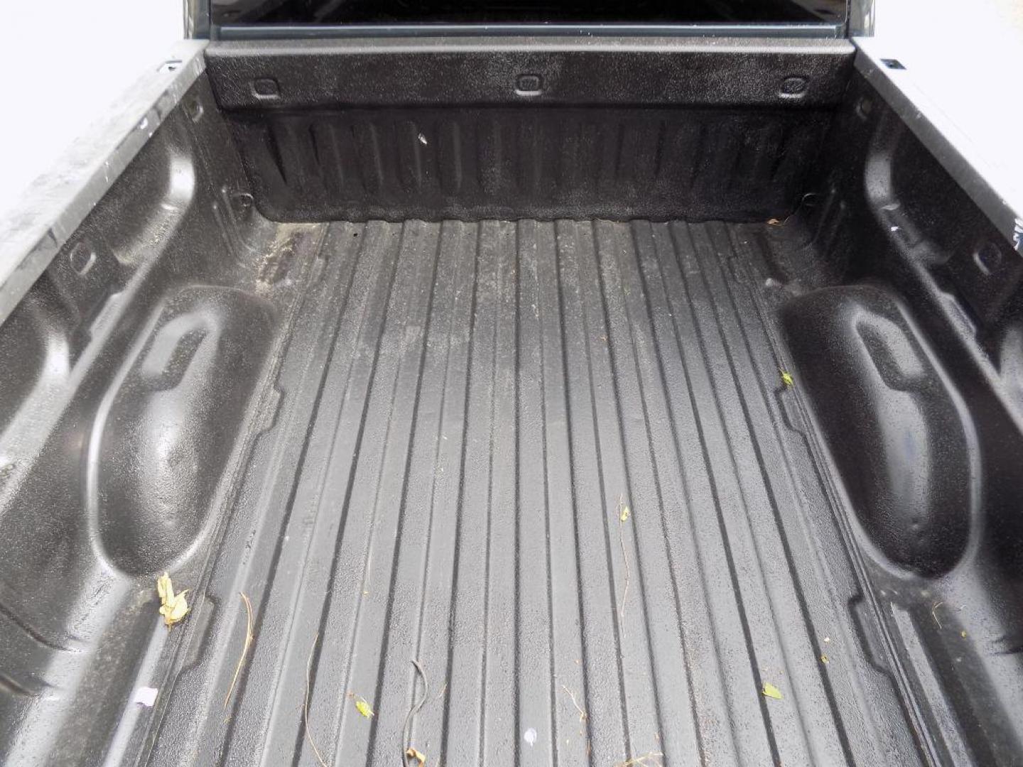 2018 BLUE CHEVROLET SILVERADO 1500 LT (3GCPCREC7JG) with an 5.3L engine, Automatic transmission, located at 830 E. Canino Rd., Houston, TX, 77037, (281) 405-0440, 38.358219, -81.729942 - Photo#16