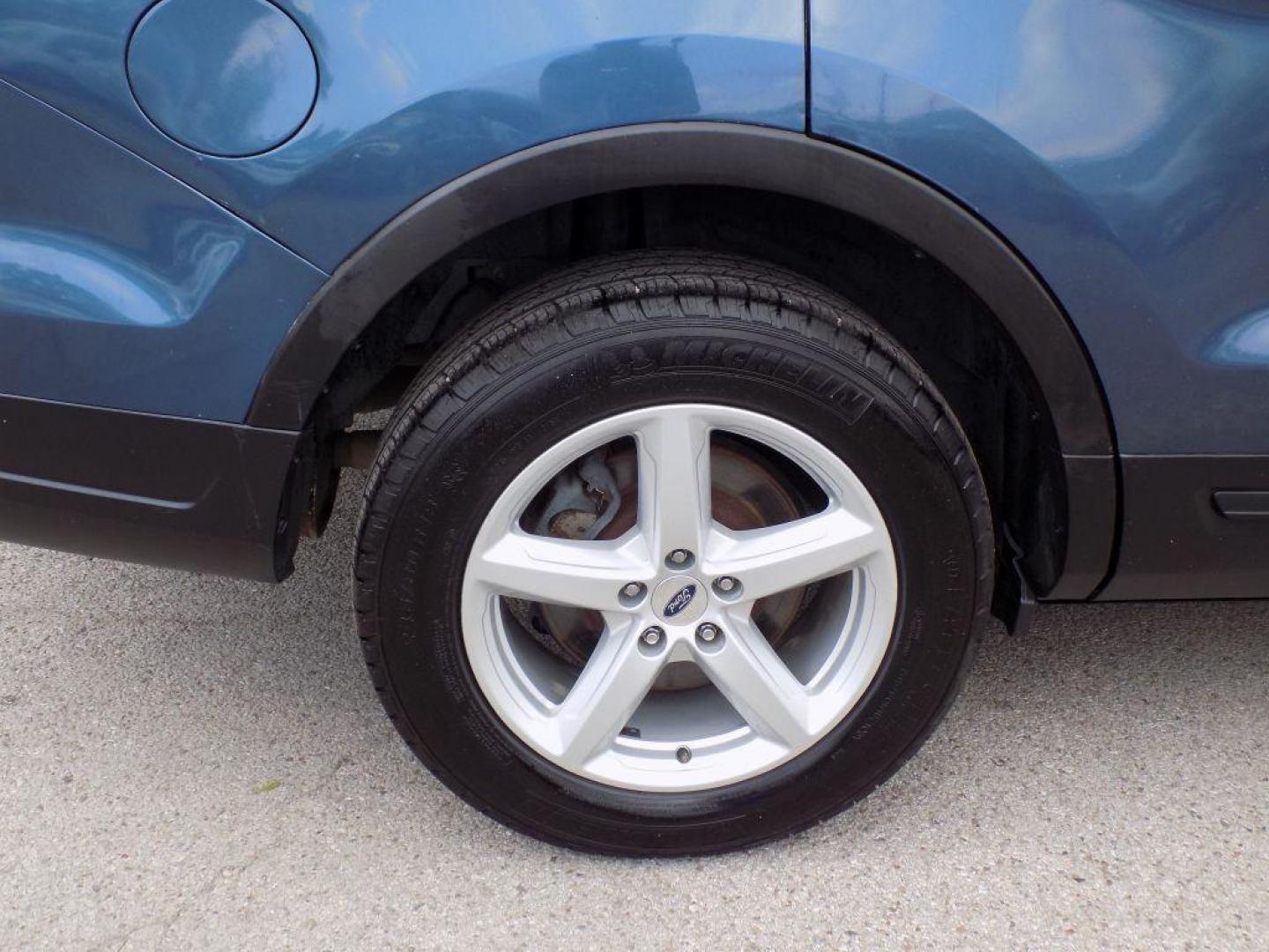 2018 BLUE FORD EXPLORER (1FM5K8B8XJG) with an 3.5L engine, Automatic transmission, located at 830 E. Canino Rd., Houston, TX, 77037, (281) 405-0440, 38.358219, -81.729942 - Photo#17