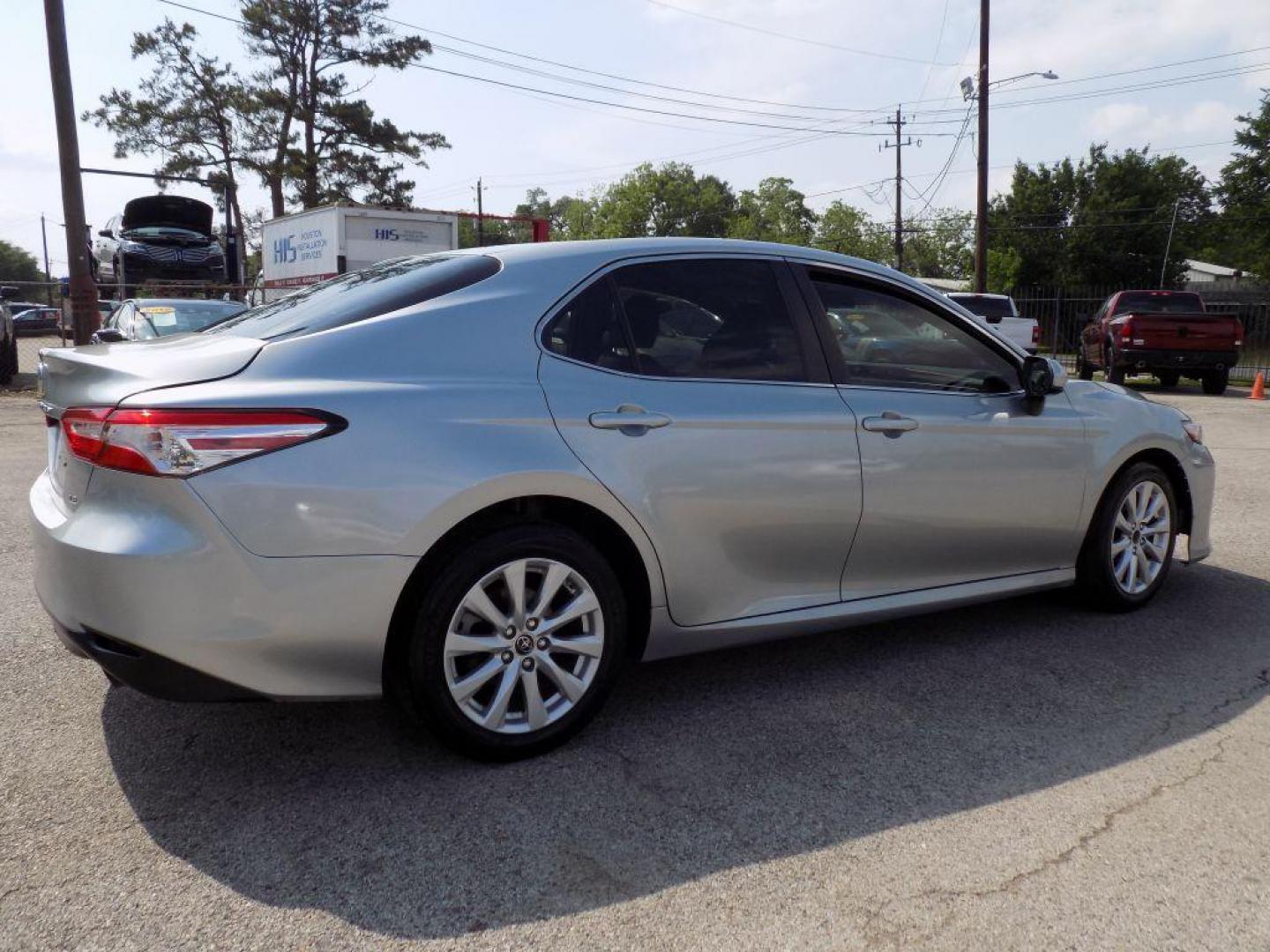 2018 SILVER TOYOTA CAMRY L (JTNB11HK1J3) with an 2.5L engine, Automatic transmission, located at 830 E. Canino Rd., Houston, TX, 77037, (281) 405-0440, 38.358219, -81.729942 - Photo#5