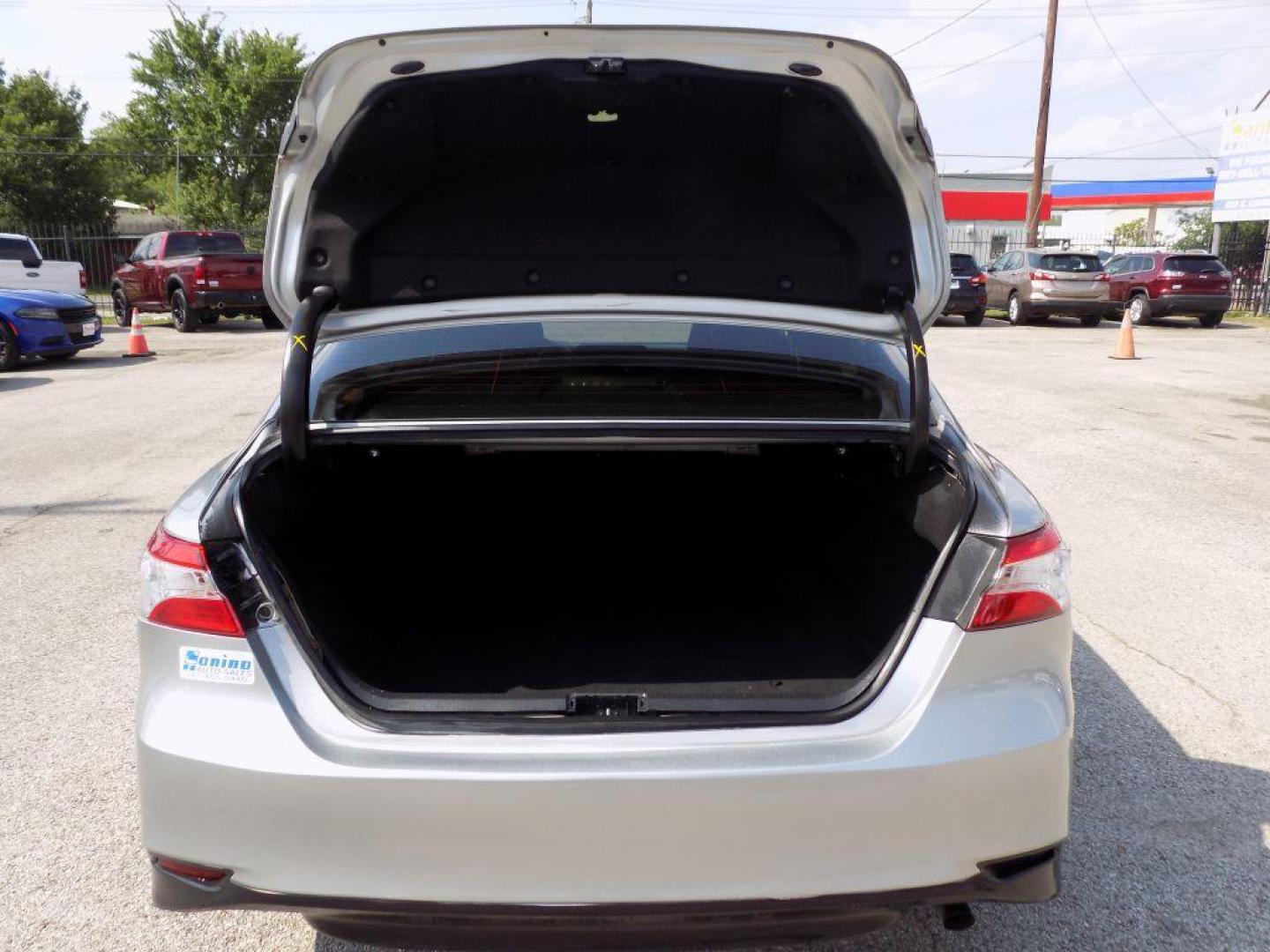 2018 SILVER TOYOTA CAMRY L (JTNB11HK1J3) with an 2.5L engine, Automatic transmission, located at 830 E. Canino Rd., Houston, TX, 77037, (281) 405-0440, 38.358219, -81.729942 - Photo#10