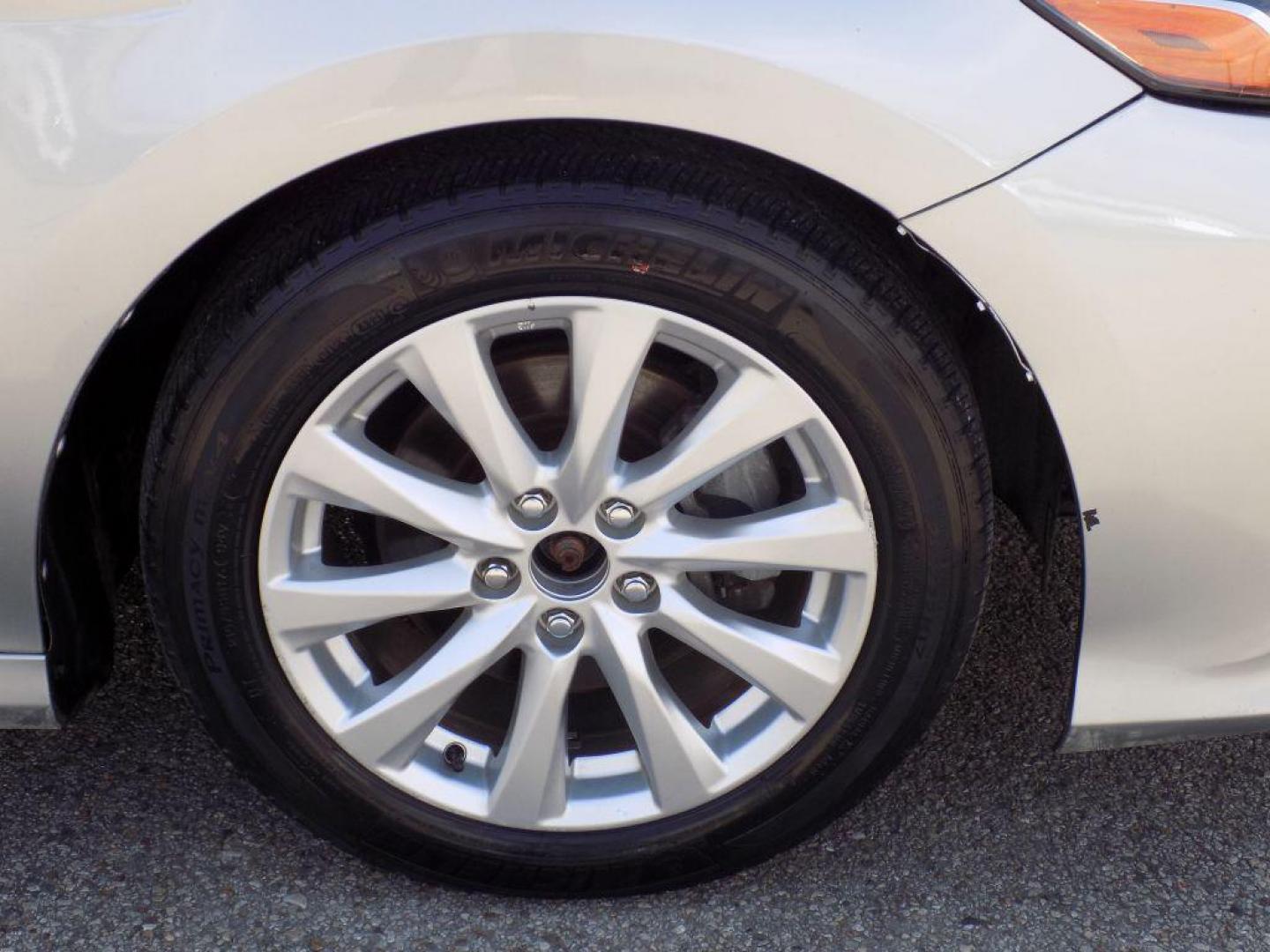 2018 SILVER TOYOTA CAMRY L (JTNB11HK1J3) with an 2.5L engine, Automatic transmission, located at 830 E. Canino Rd., Houston, TX, 77037, (281) 405-0440, 38.358219, -81.729942 - Photo#15