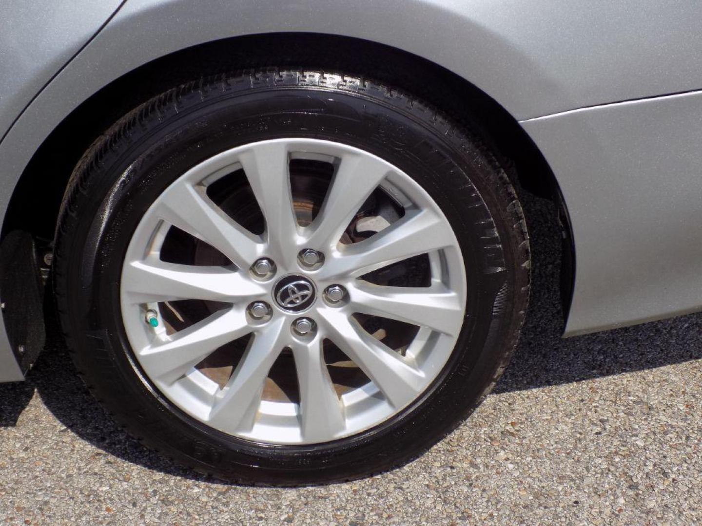 2018 SILVER TOYOTA CAMRY L (JTNB11HK1J3) with an 2.5L engine, Automatic transmission, located at 830 E. Canino Rd., Houston, TX, 77037, (281) 405-0440, 38.358219, -81.729942 - Photo#17