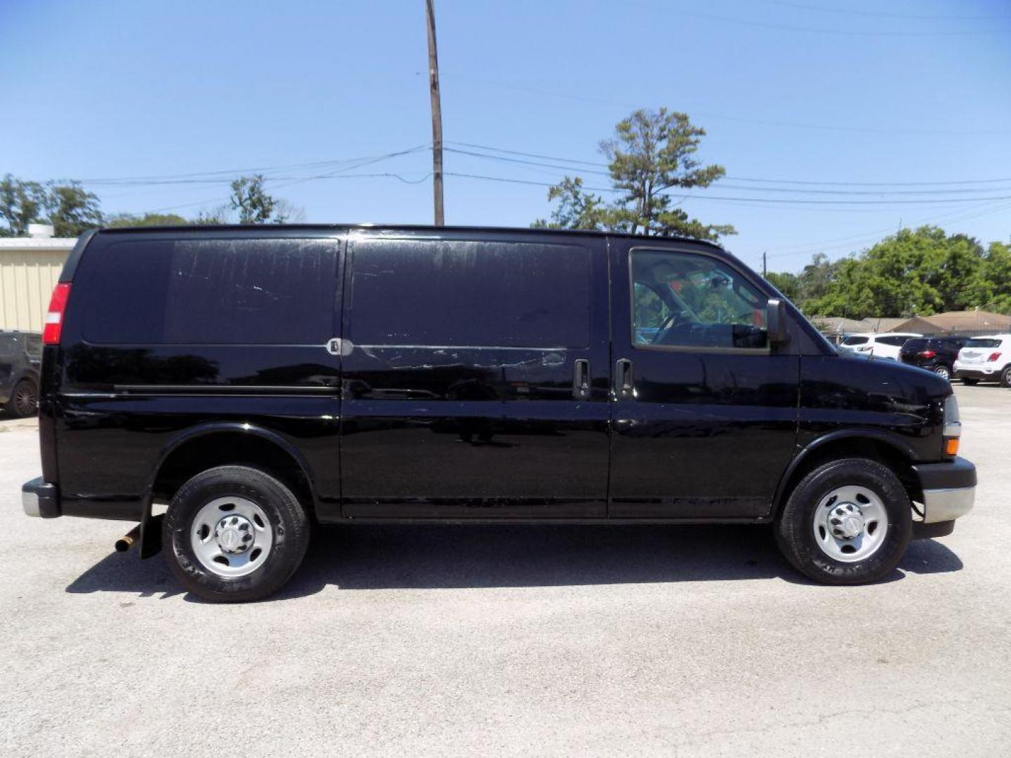 2017 BLACK CHEVROLET EXPRESS G2500 (1GCWGAFF5H1) with an 4.8L engine, Automatic transmission, located at 830 E. Canino Rd., Houston, TX, 77037, (281) 405-0440, 38.358219, -81.729942 - Photo#7