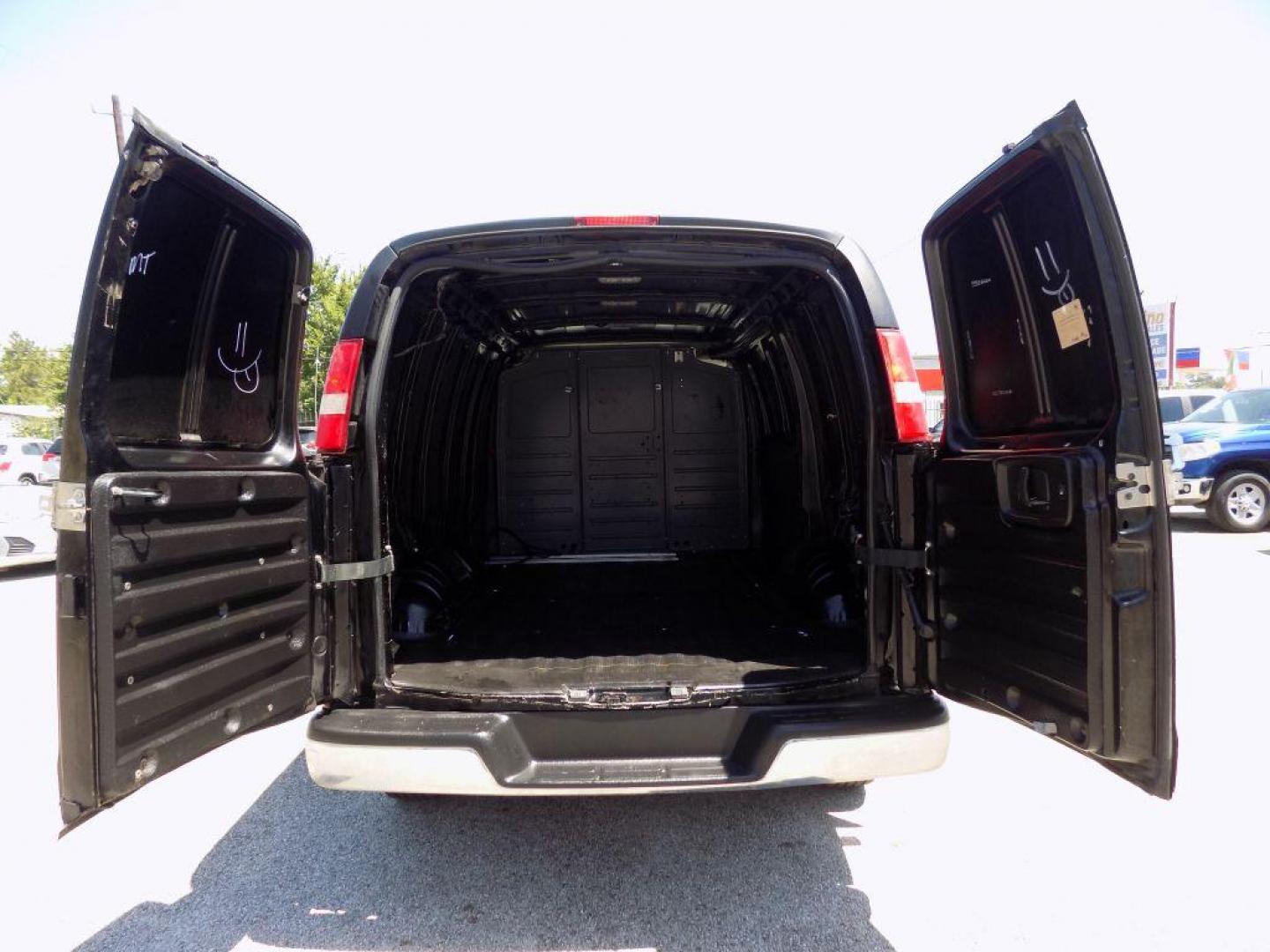 2017 BLACK CHEVROLET EXPRESS G2500 (1GCWGAFF5H1) with an 4.8L engine, Automatic transmission, located at 830 E. Canino Rd., Houston, TX, 77037, (281) 405-0440, 38.358219, -81.729942 - Photo#9