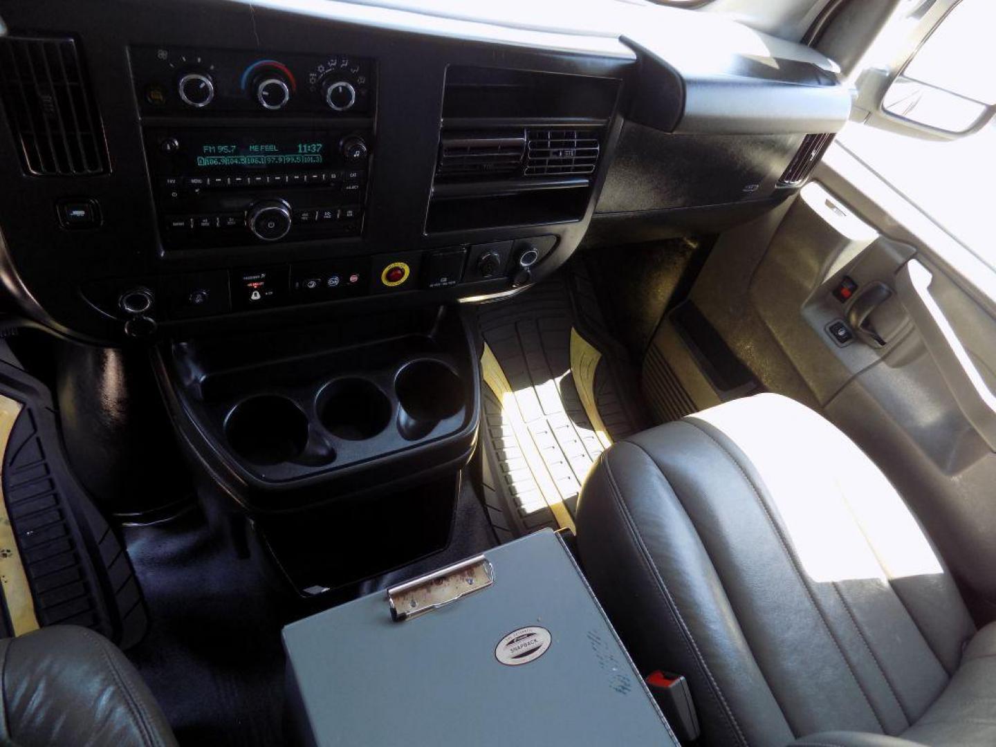 2017 BLACK CHEVROLET EXPRESS G2500 (1GCWGAFF5H1) with an 4.8L engine, Automatic transmission, located at 830 E. Canino Rd., Houston, TX, 77037, (281) 405-0440, 38.358219, -81.729942 - Photo#18