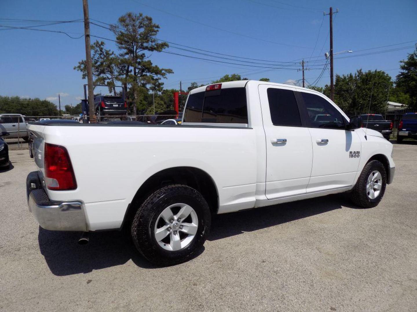 2017 WHITE RAM 1500 SLT (1C6RR6GG6HS) with an 3.6L engine, Automatic transmission, located at 830 E. Canino Rd., Houston, TX, 77037, (281) 405-0440, 38.358219, -81.729942 - Photo#5