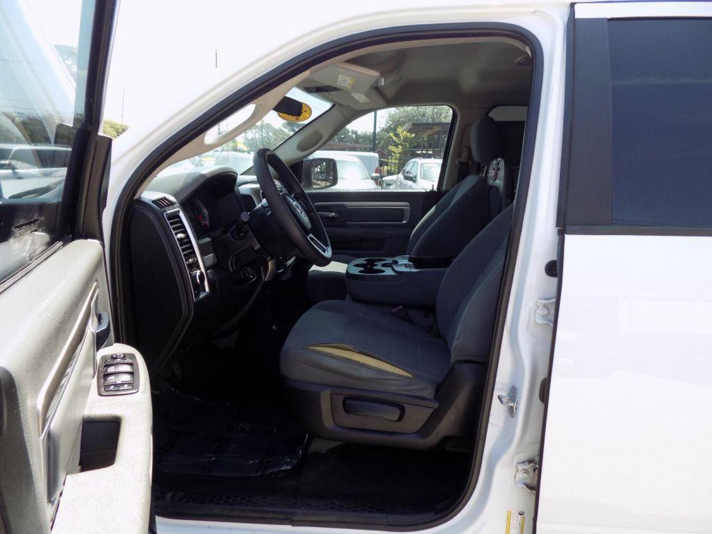 2017 WHITE RAM 1500 SLT (1C6RR6GG6HS) with an 3.6L engine, Automatic transmission, located at 830 E. Canino Rd., Houston, TX, 77037, (281) 405-0440, 38.358219, -81.729942 - Photo#8