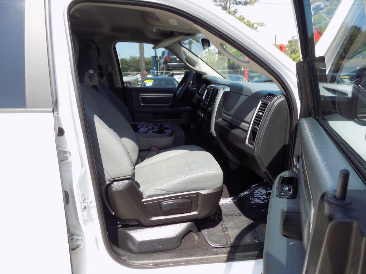 2017 WHITE RAM 1500 SLT (1C6RR6GG6HS) with an 3.6L engine, Automatic transmission, located at 830 E. Canino Rd., Houston, TX, 77037, (281) 405-0440, 38.358219, -81.729942 - Photo#12