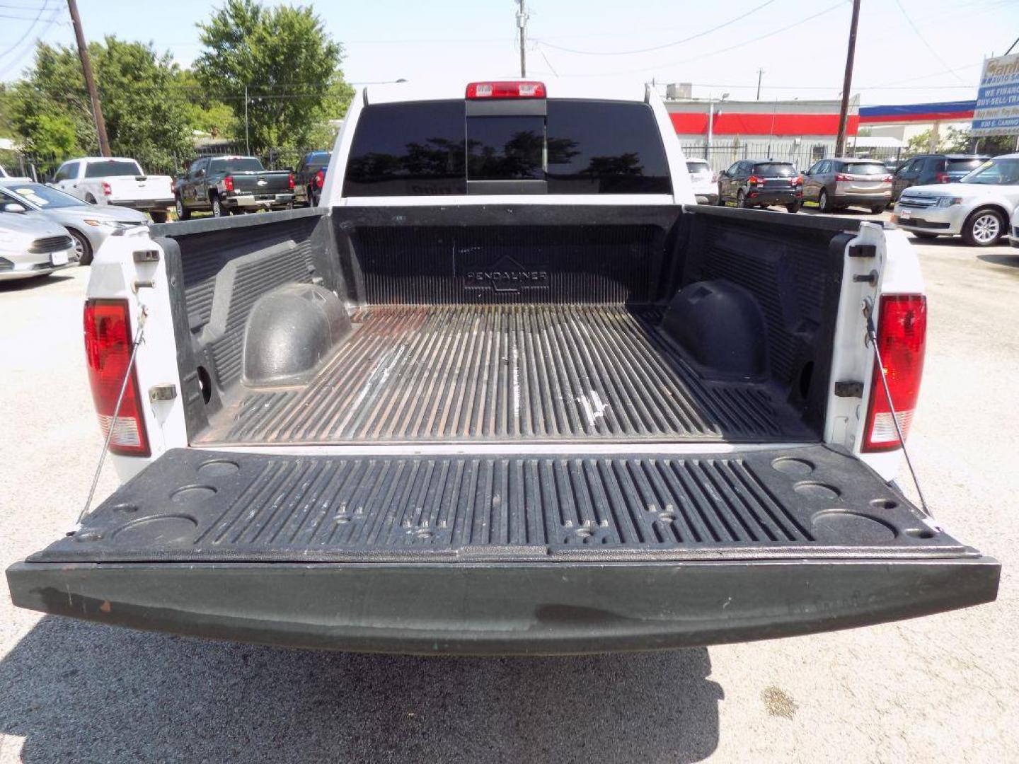 2017 WHITE RAM 1500 SLT (1C6RR6GG6HS) with an 3.6L engine, Automatic transmission, located at 830 E. Canino Rd., Houston, TX, 77037, (281) 405-0440, 38.358219, -81.729942 - Photo#14