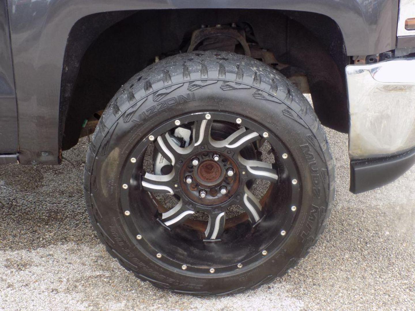 2016 BLACK CHEVROLET SILVERADO 1500 (1GCRCNEH9GZ) with an 4.3L engine, Automatic transmission, located at 830 E. Canino Rd., Houston, TX, 77037, (281) 405-0440, 38.358219, -81.729942 - Photo#17