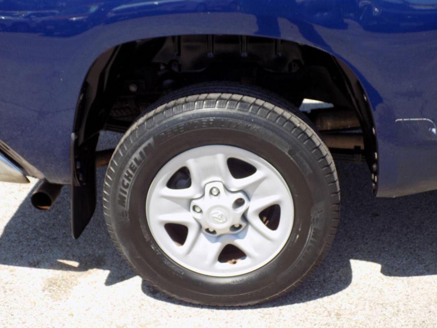 2015 BLUE TOYOTA TUNDRA DOUBLE CAB SR (5TFRM5F13FX) with an 4.6L engine, Automatic transmission, located at 830 E. Canino Rd., Houston, TX, 77037, (281) 405-0440, 38.358219, -81.729942 - Photo#18