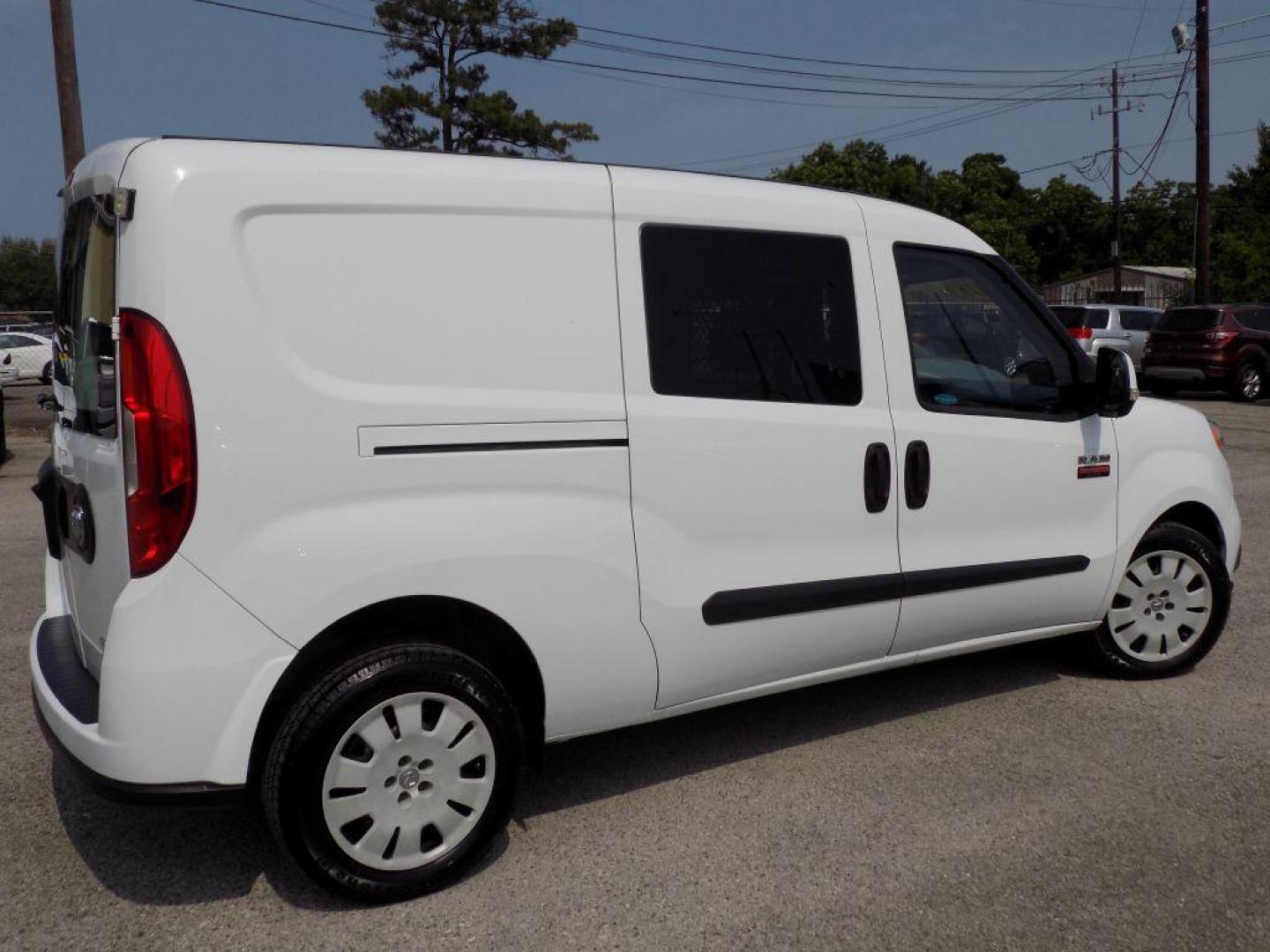 2018 WHITE RAM PROMASTER CITY SLT (ZFBERFBB7J6) with an 2.4L engine, Automatic transmission, located at 830 E. Canino Rd., Houston, TX, 77037, (281) 405-0440, 38.358219, -81.729942 - Photo#5