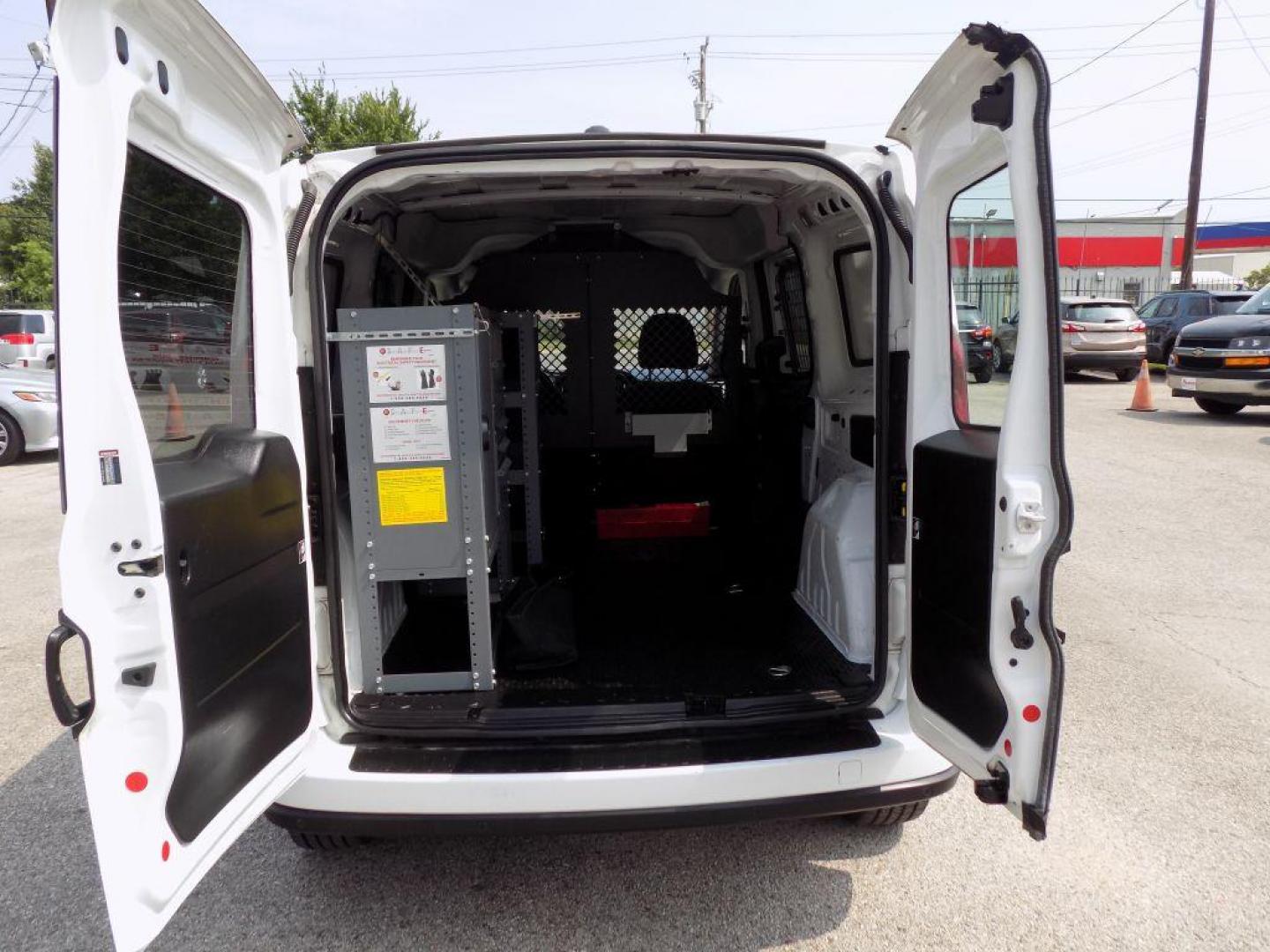 2018 WHITE RAM PROMASTER CITY SLT (ZFBERFBB7J6) with an 2.4L engine, Automatic transmission, located at 830 E. Canino Rd., Houston, TX, 77037, (281) 405-0440, 38.358219, -81.729942 - Photo#10