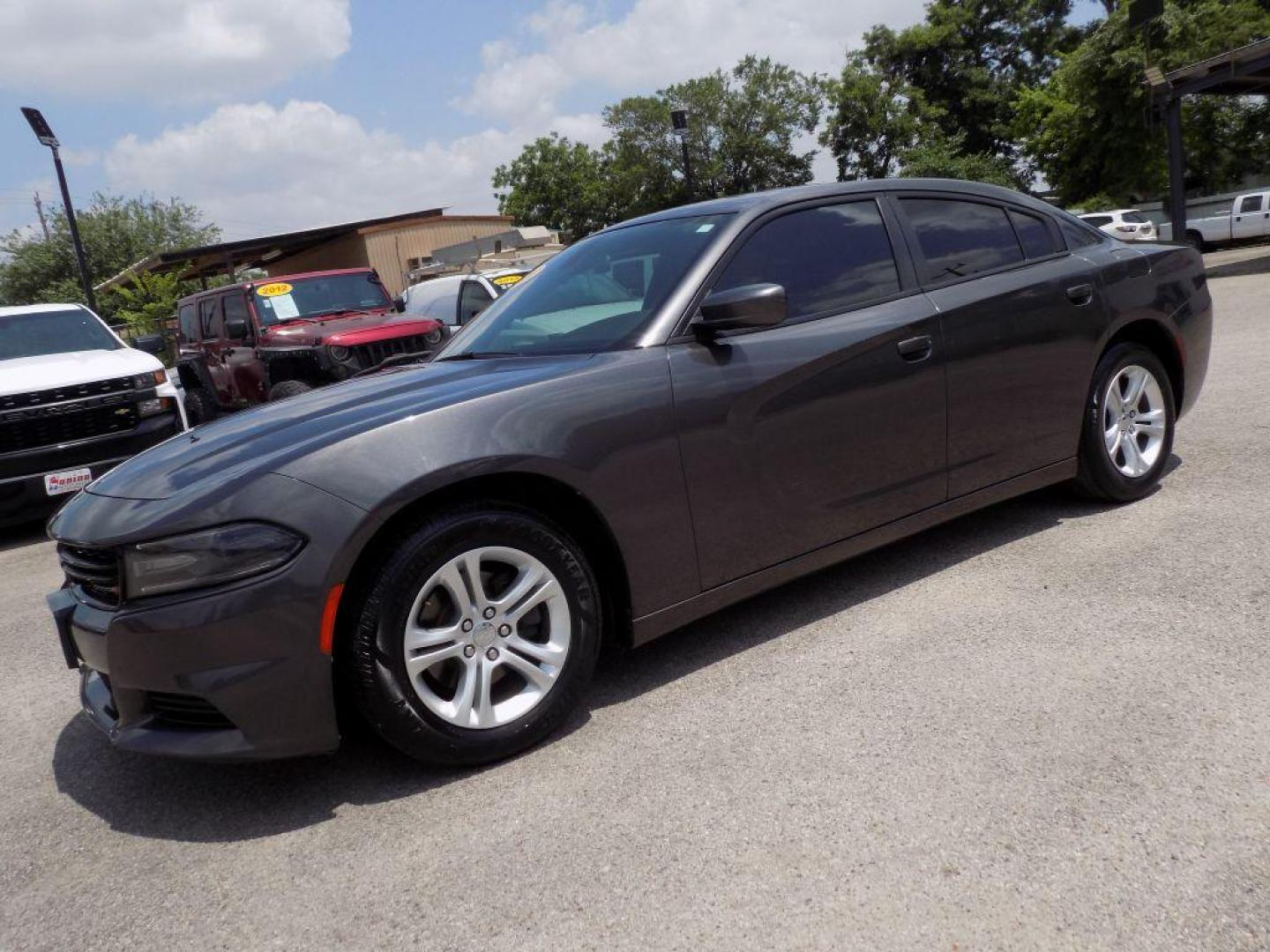 2020 GRAY DODGE CHARGER SXT (2C3CDXBG9LH) with an 3.6L engine, Automatic transmission, located at 830 E. Canino Rd., Houston, TX, 77037, (281) 405-0440, 38.358219, -81.729942 - Photo#1
