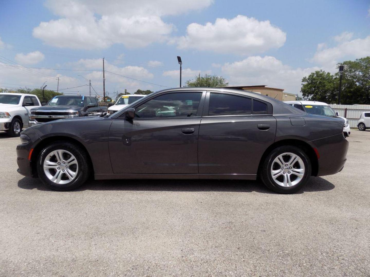 2020 GRAY DODGE CHARGER SXT (2C3CDXBG9LH) with an 3.6L engine, Automatic transmission, located at 830 E. Canino Rd., Houston, TX, 77037, (281) 405-0440, 38.358219, -81.729942 - Photo#2