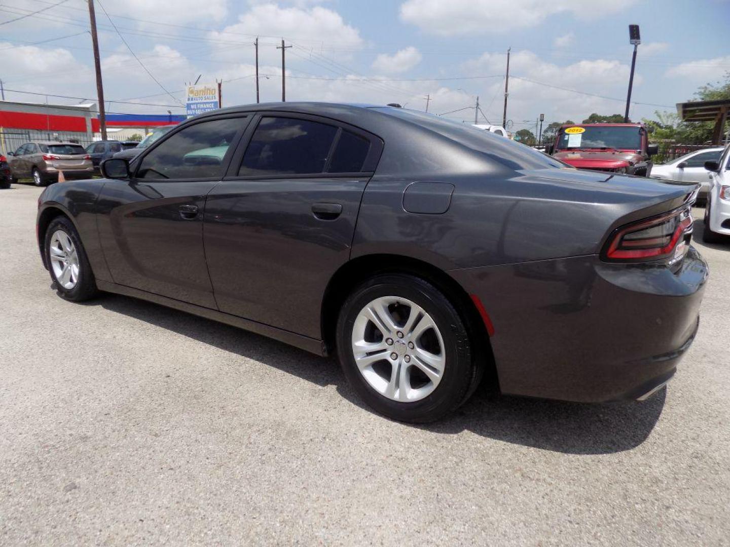 2020 GRAY DODGE CHARGER SXT (2C3CDXBG9LH) with an 3.6L engine, Automatic transmission, located at 830 E. Canino Rd., Houston, TX, 77037, (281) 405-0440, 38.358219, -81.729942 - Photo#3
