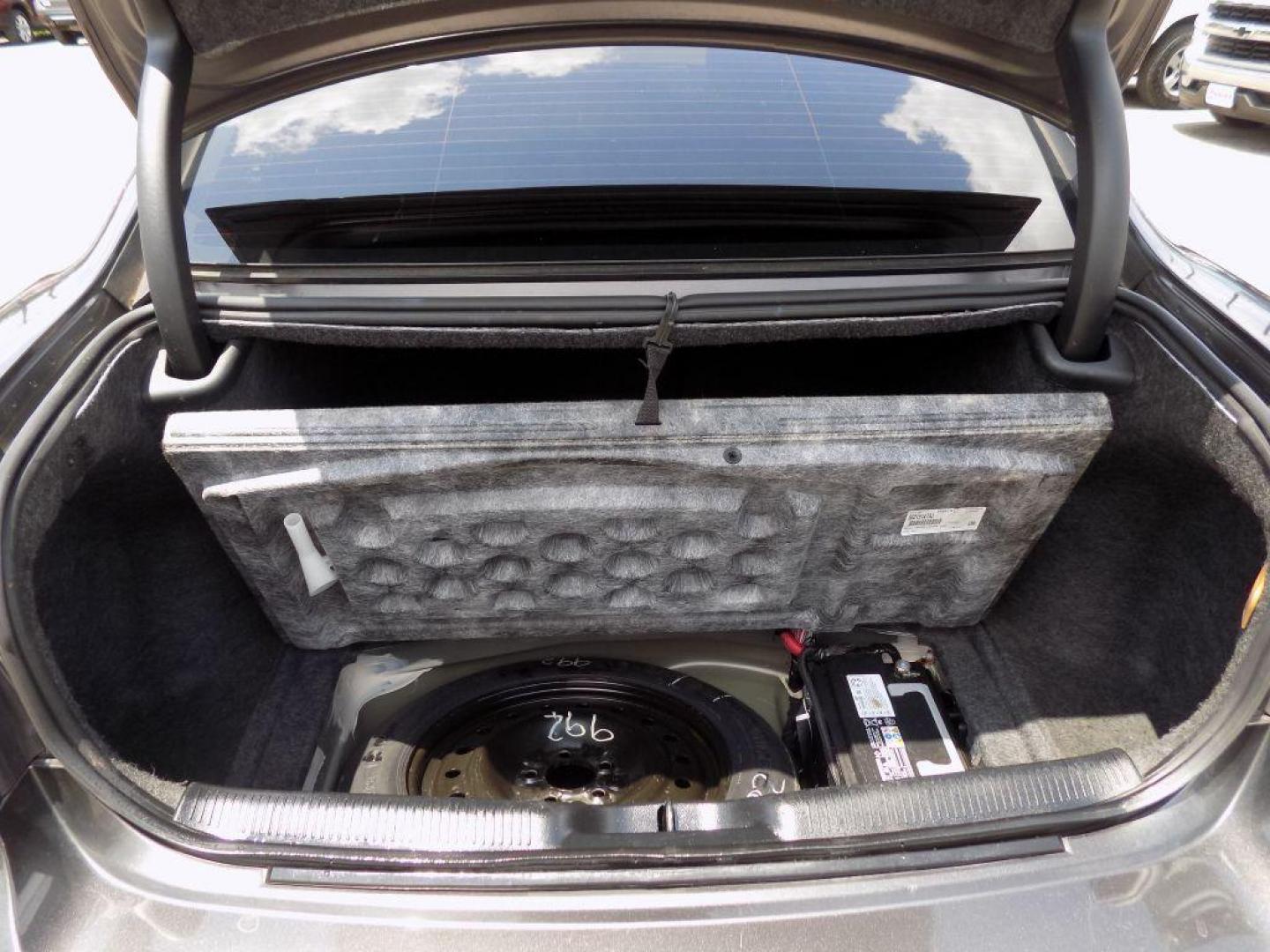 2020 GRAY DODGE CHARGER SXT (2C3CDXBG9LH) with an 3.6L engine, Automatic transmission, located at 830 E. Canino Rd., Houston, TX, 77037, (281) 405-0440, 38.358219, -81.729942 - Photo#13
