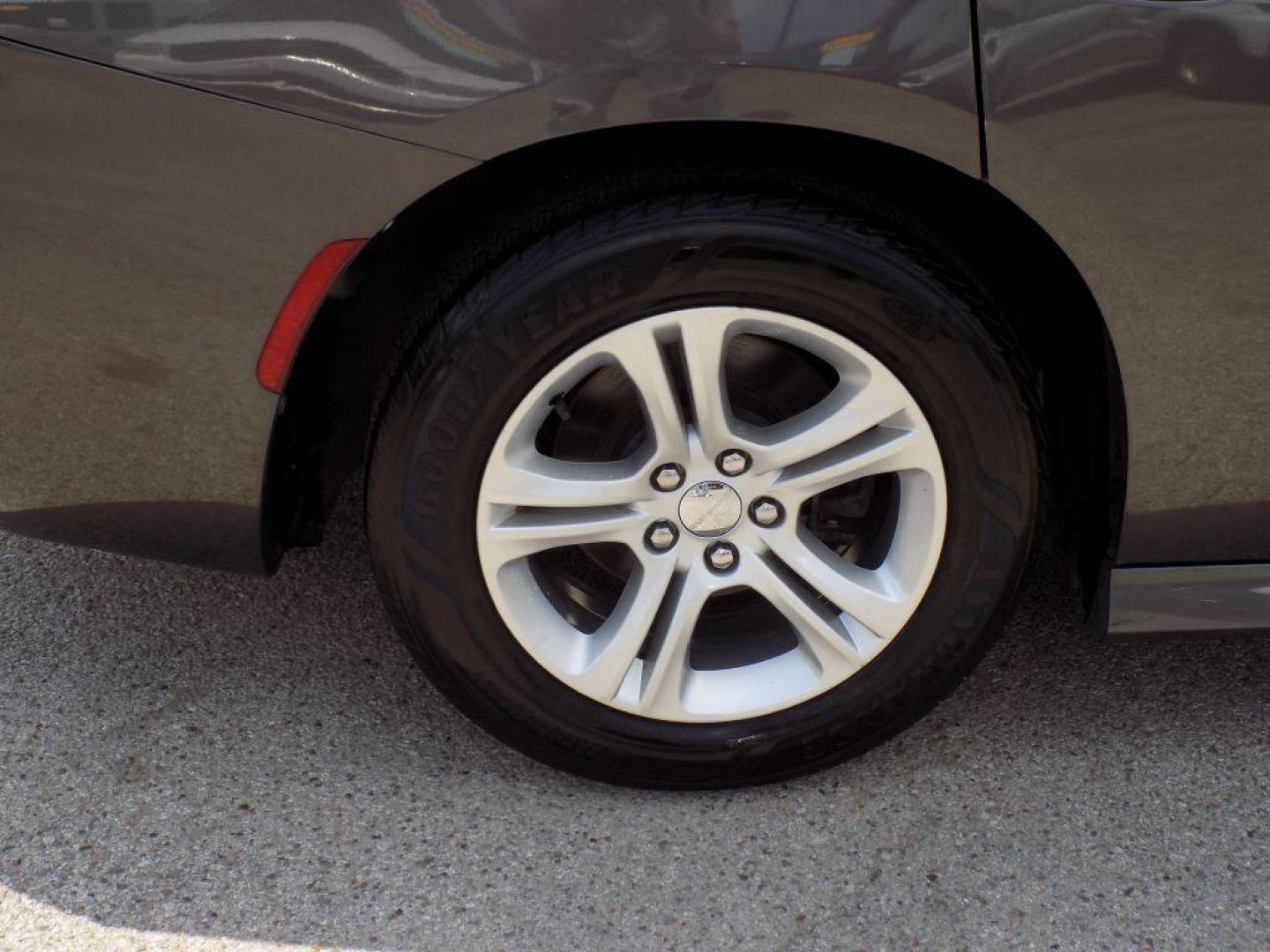2020 GRAY DODGE CHARGER SXT (2C3CDXBG9LH) with an 3.6L engine, Automatic transmission, located at 830 E. Canino Rd., Houston, TX, 77037, (281) 405-0440, 38.358219, -81.729942 - Photo#17