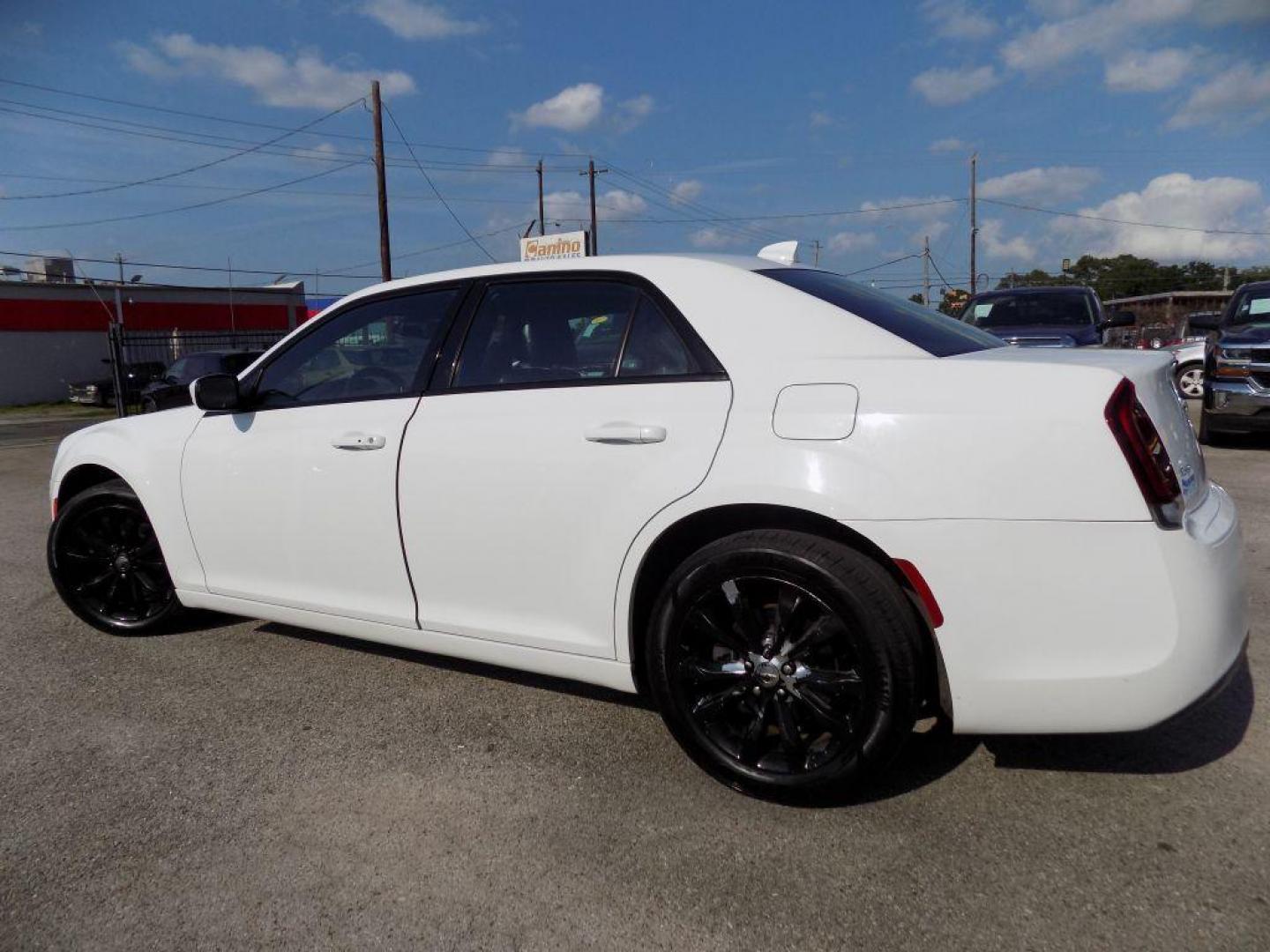 2019 WHITE CHRYSLER 300 S (2C3CCAGG5KH) with an 3.6L engine, Automatic transmission, located at 830 E. Canino Rd., Houston, TX, 77037, (281) 405-0440, 38.358219, -81.729942 - Photo#3