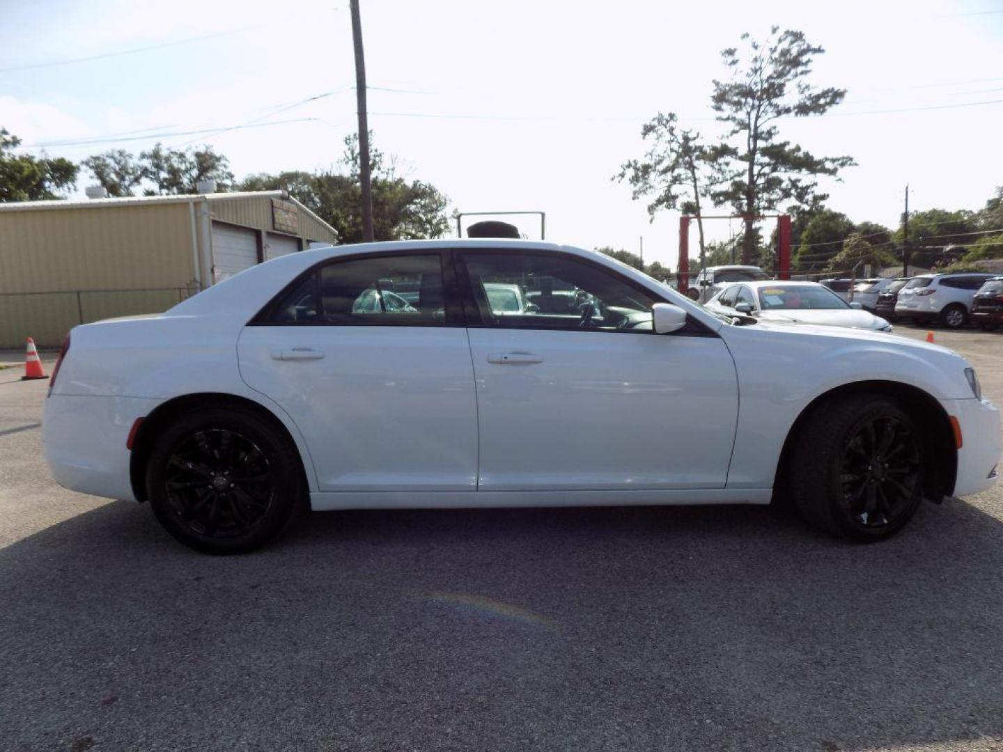 2019 WHITE CHRYSLER 300 S (2C3CCAGG5KH) with an 3.6L engine, Automatic transmission, located at 830 E. Canino Rd., Houston, TX, 77037, (281) 405-0440, 38.358219, -81.729942 - Photo#6